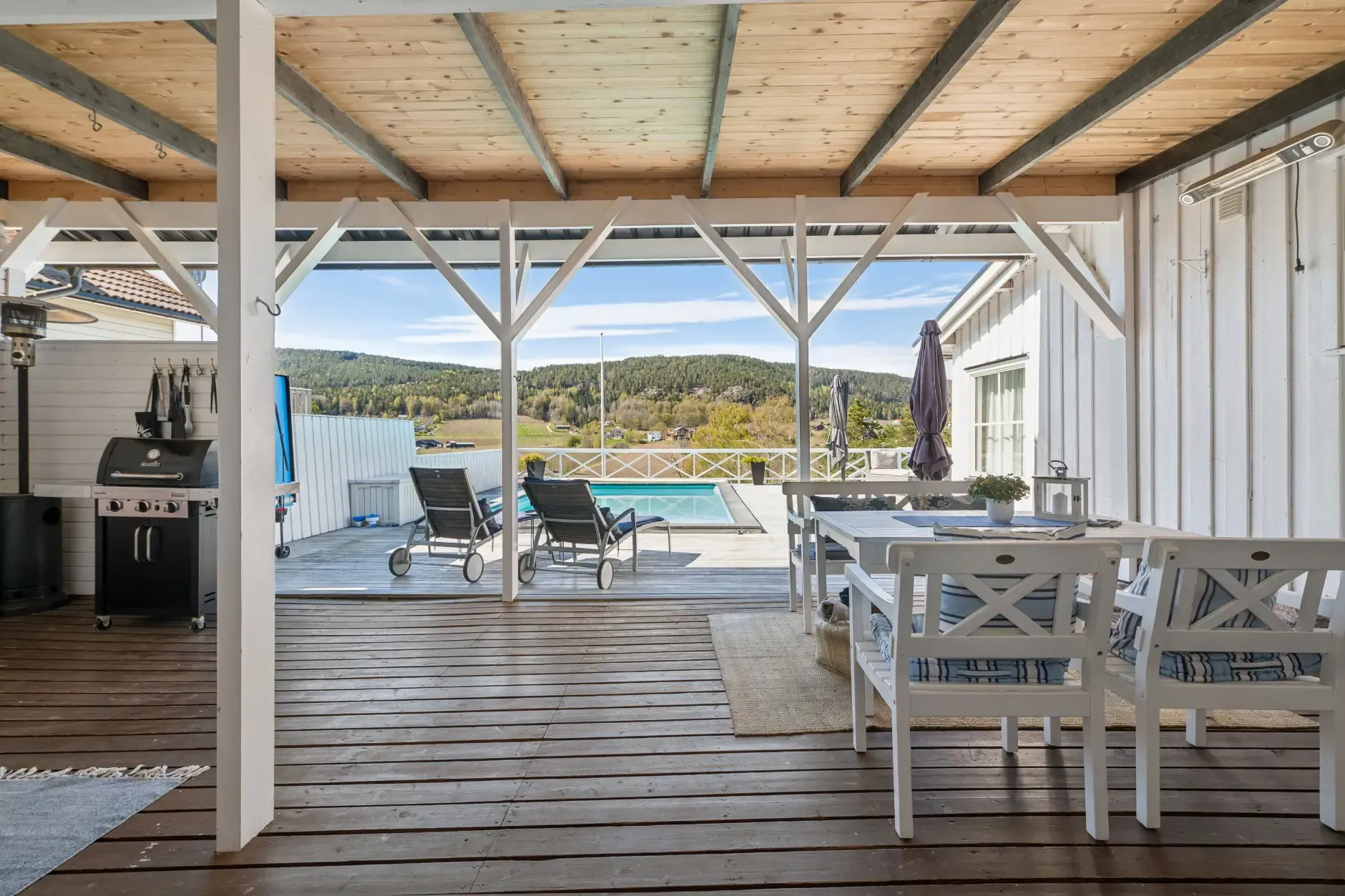 1960s Norwegian Seaside House with Pool and Expansive Terrace - View image 27 of 36