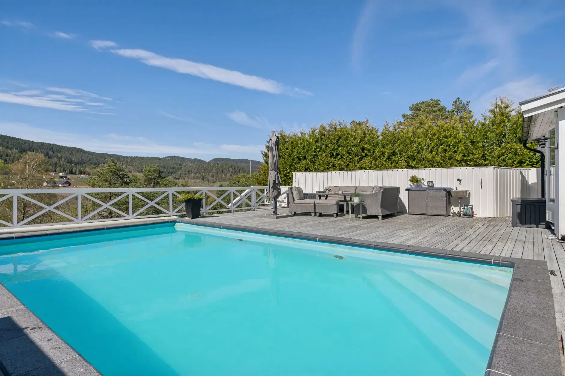 1960s Norwegian Seaside House with Pool and Expansive Terrace - View image 28 of 36