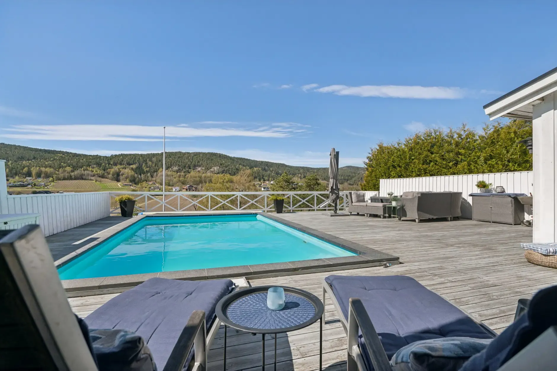 1960s Norwegian Seaside House with Pool and Expansive Terrace - View image 30 of 36
