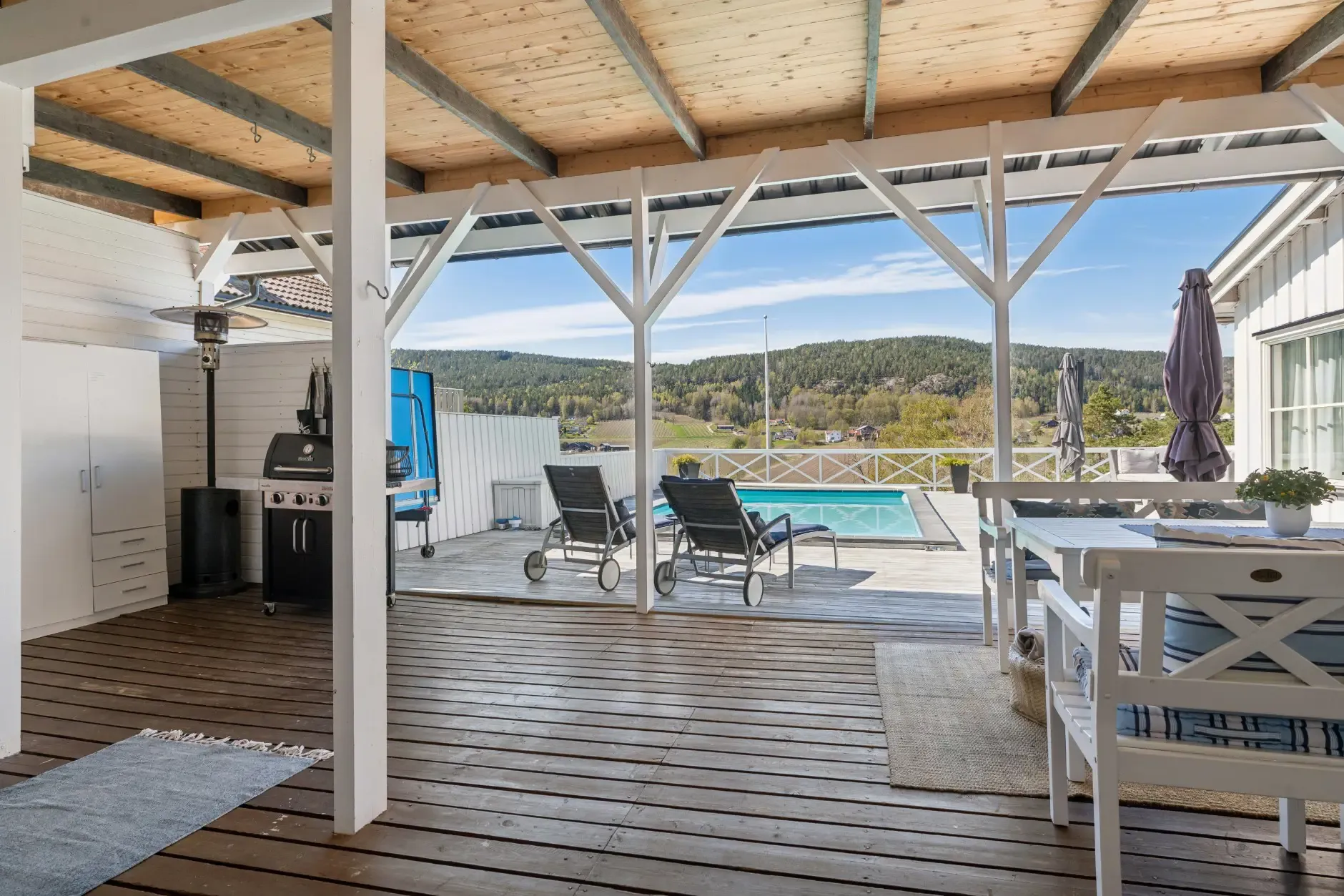 1960s Norwegian Seaside House with Pool and Expansive Terrace - View image 31 of 36