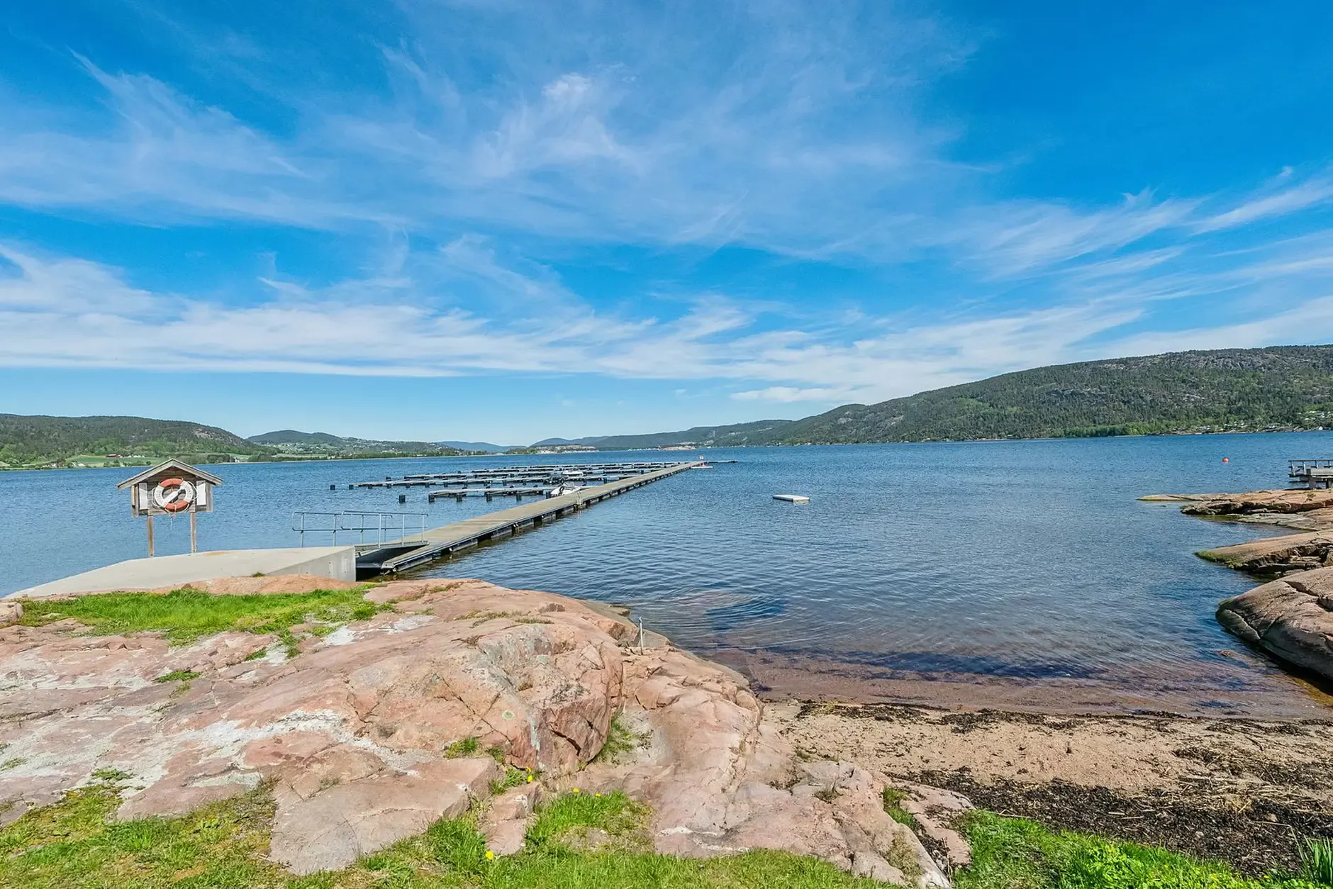 1960s Norwegian Seaside House with Pool and Expansive Terrace - View image 32 of 36