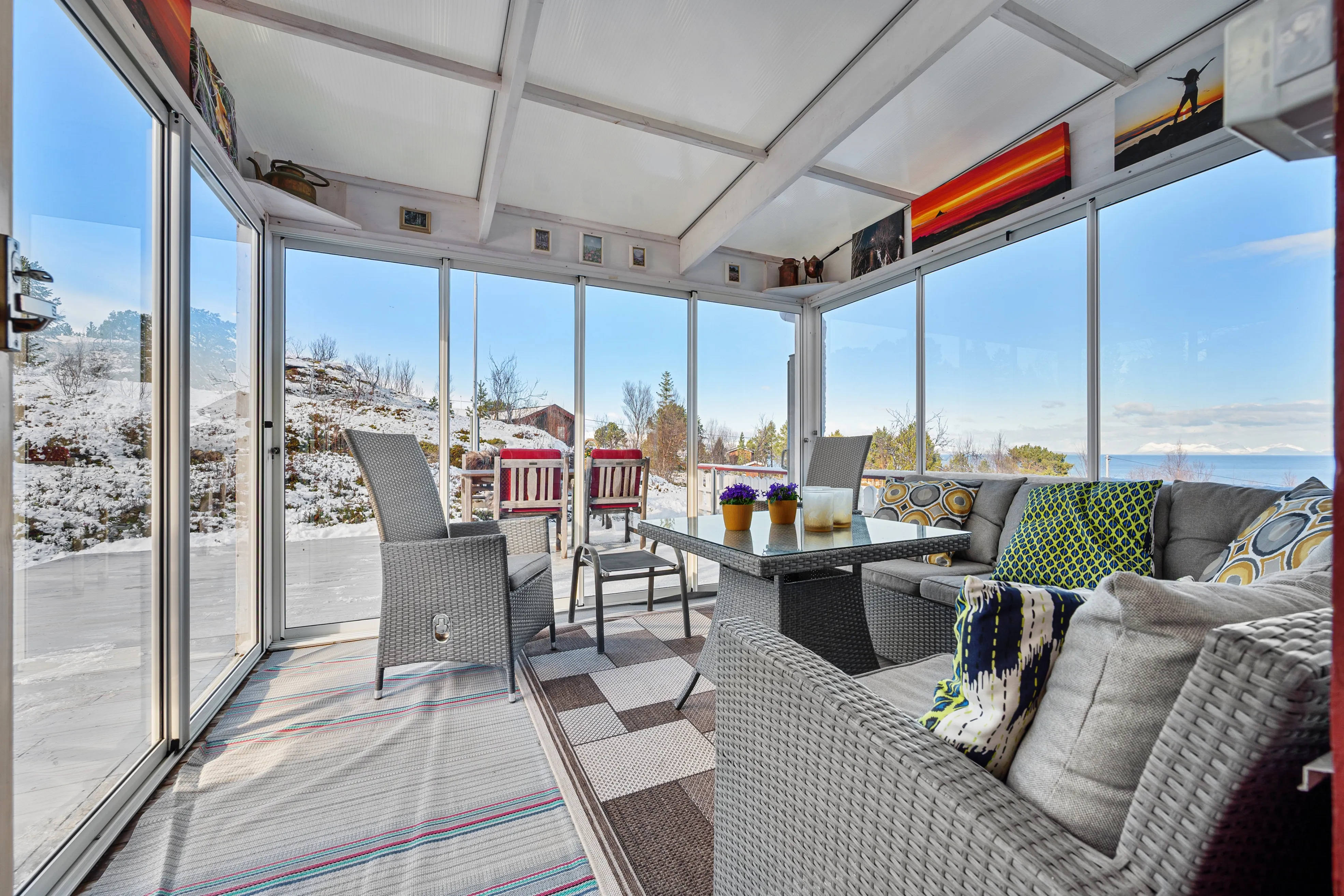 Scenic 3-Bedroom Cabin with Expansive Terrace in Tovik, Norway - Image 2