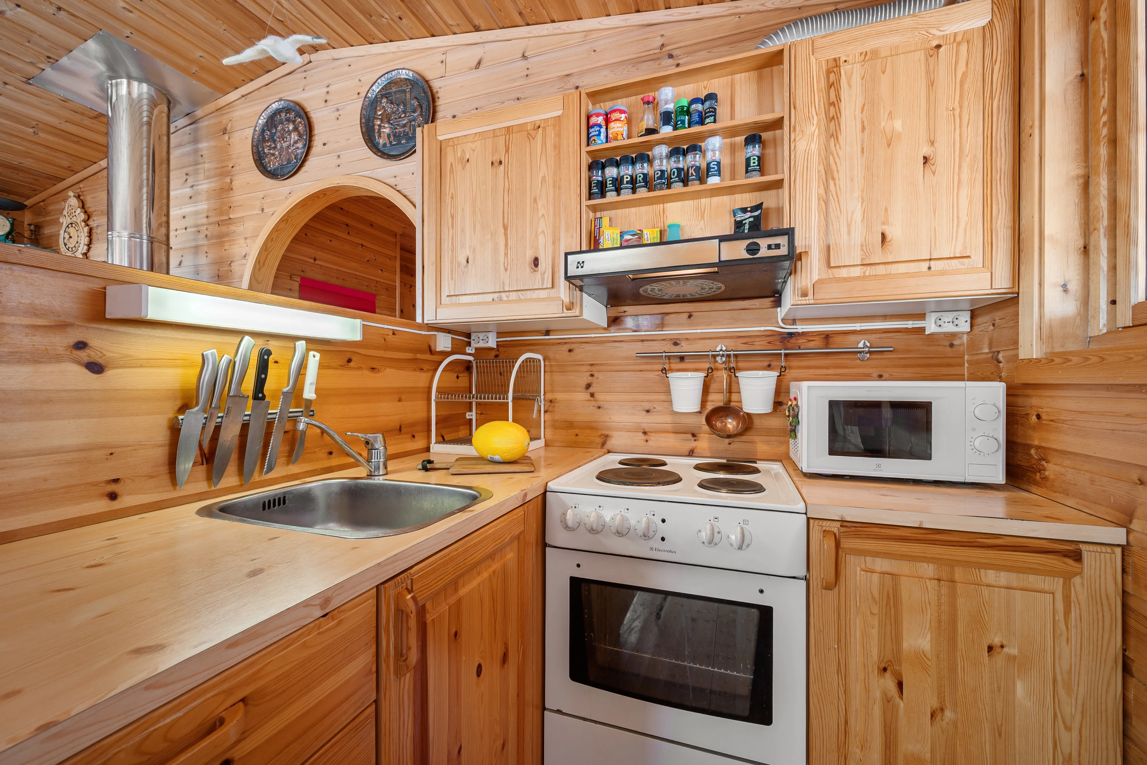 Scenic 3-Bedroom Cabin with Expansive Terrace in Tovik, Norway - View image 15 of 43