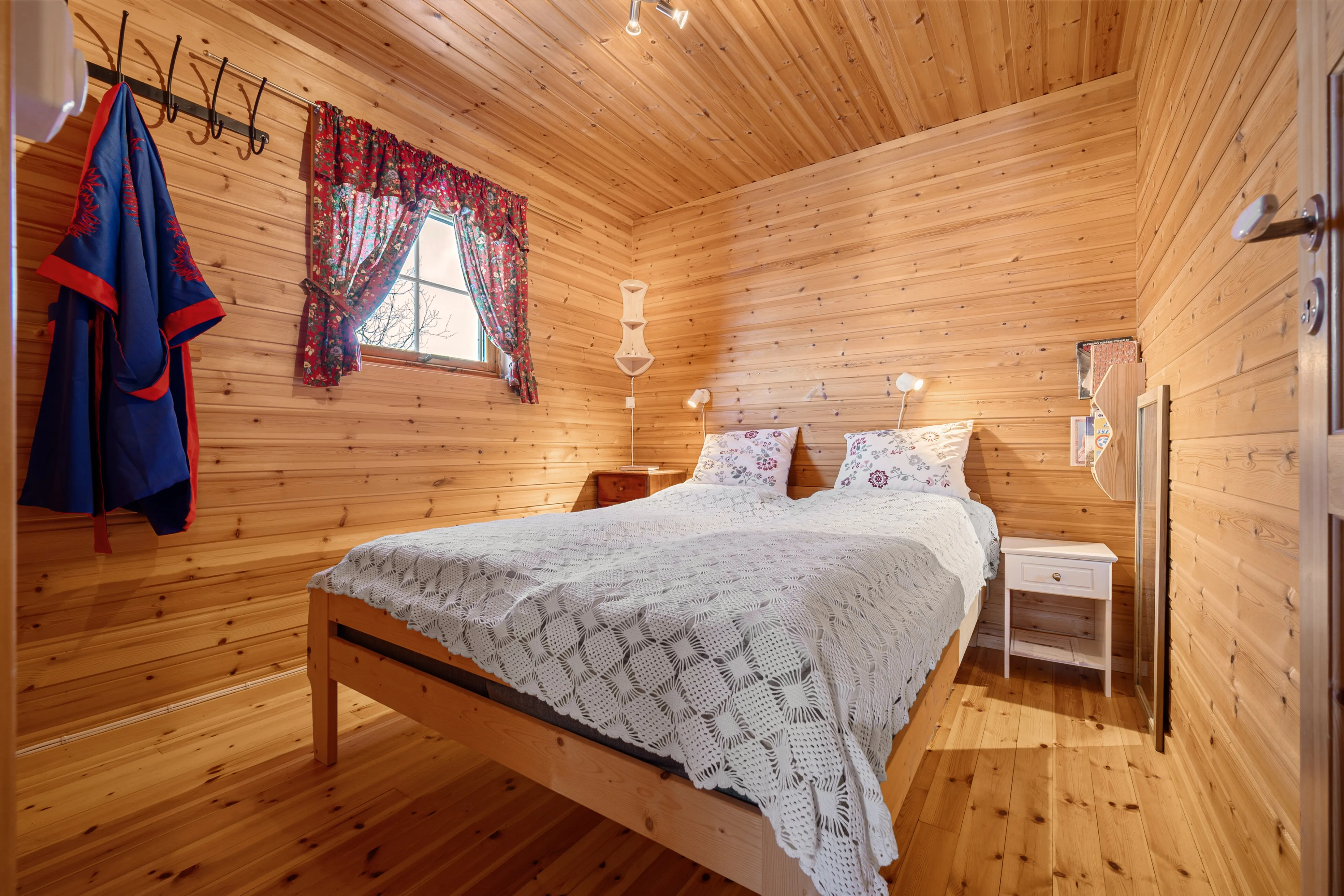 Scenic 3-Bedroom Cabin with Expansive Terrace in Tovik, Norway - View image 21 of 43