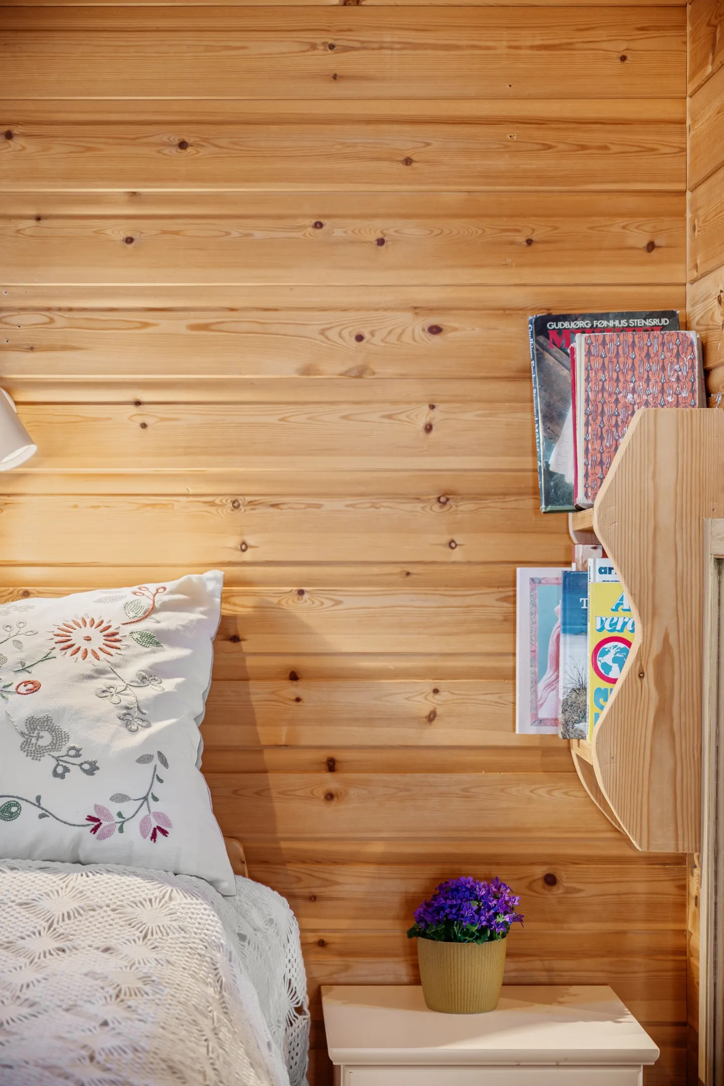 Scenic 3-Bedroom Cabin with Expansive Terrace in Tovik, Norway - View image 22 of 43