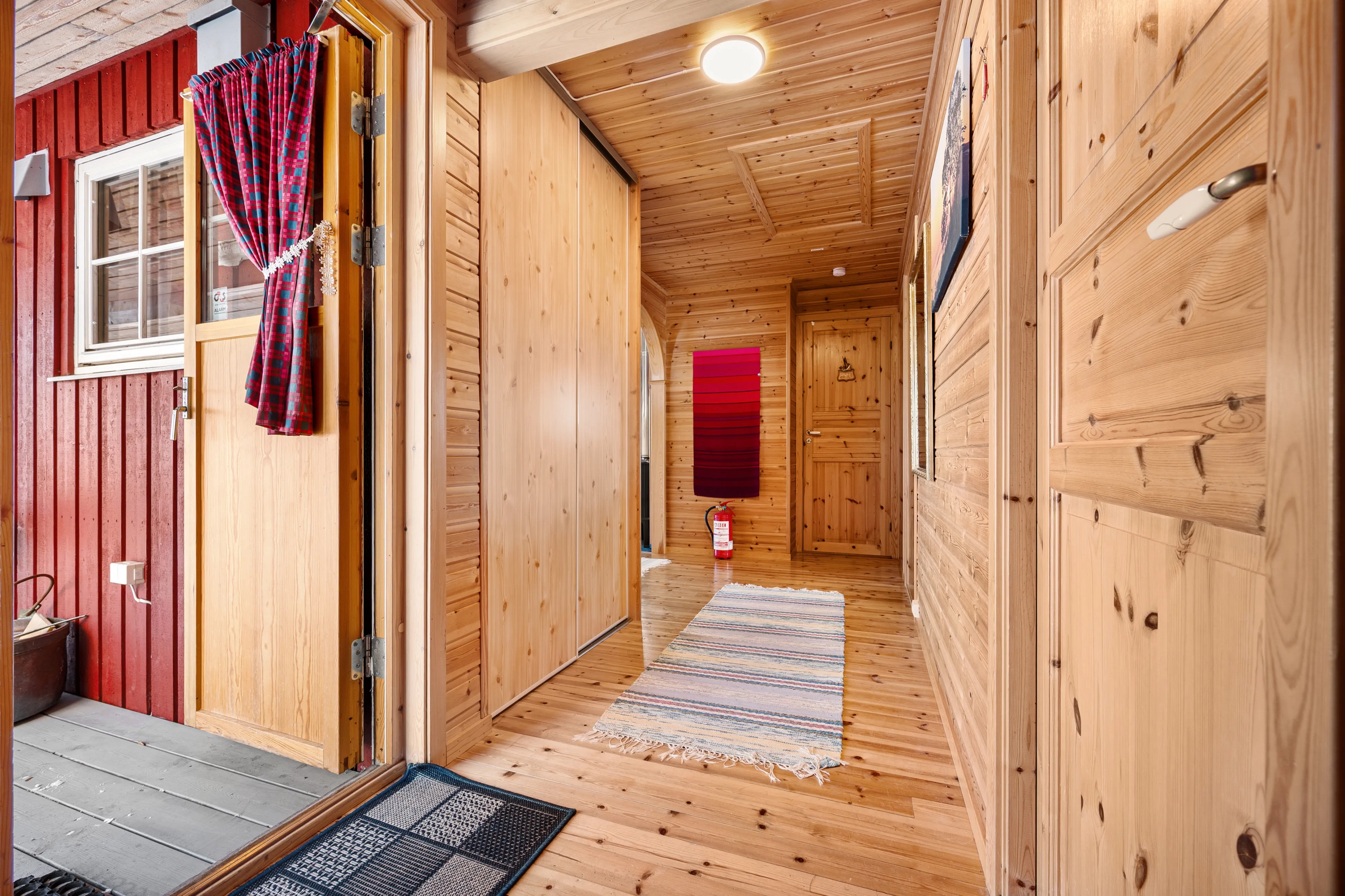 Scenic 3-Bedroom Cabin with Expansive Terrace in Tovik, Norway - View image 27 of 43
