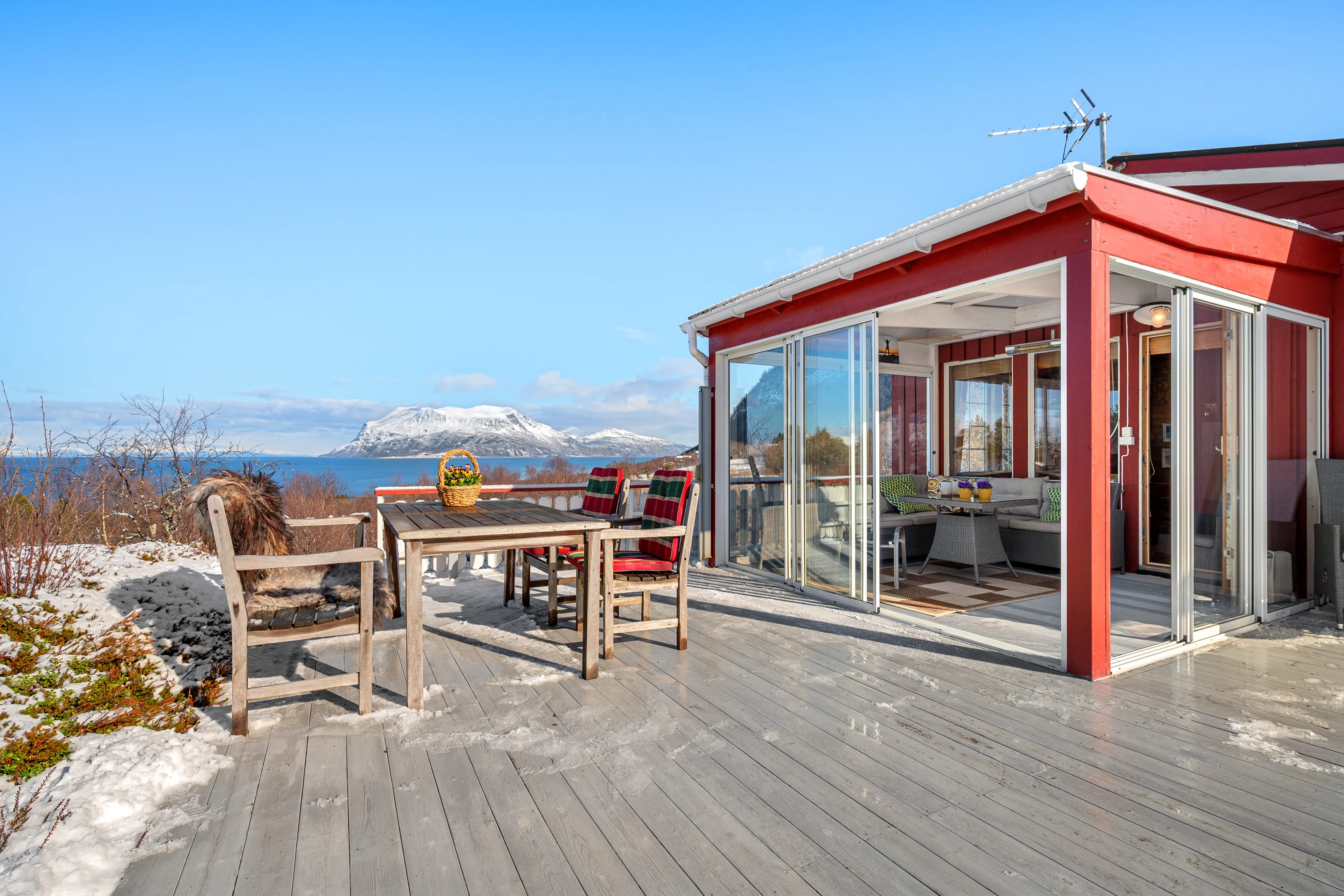 Scenic 3-Bedroom Cabin with Expansive Terrace in Tovik, Norway - View image 30 of 43