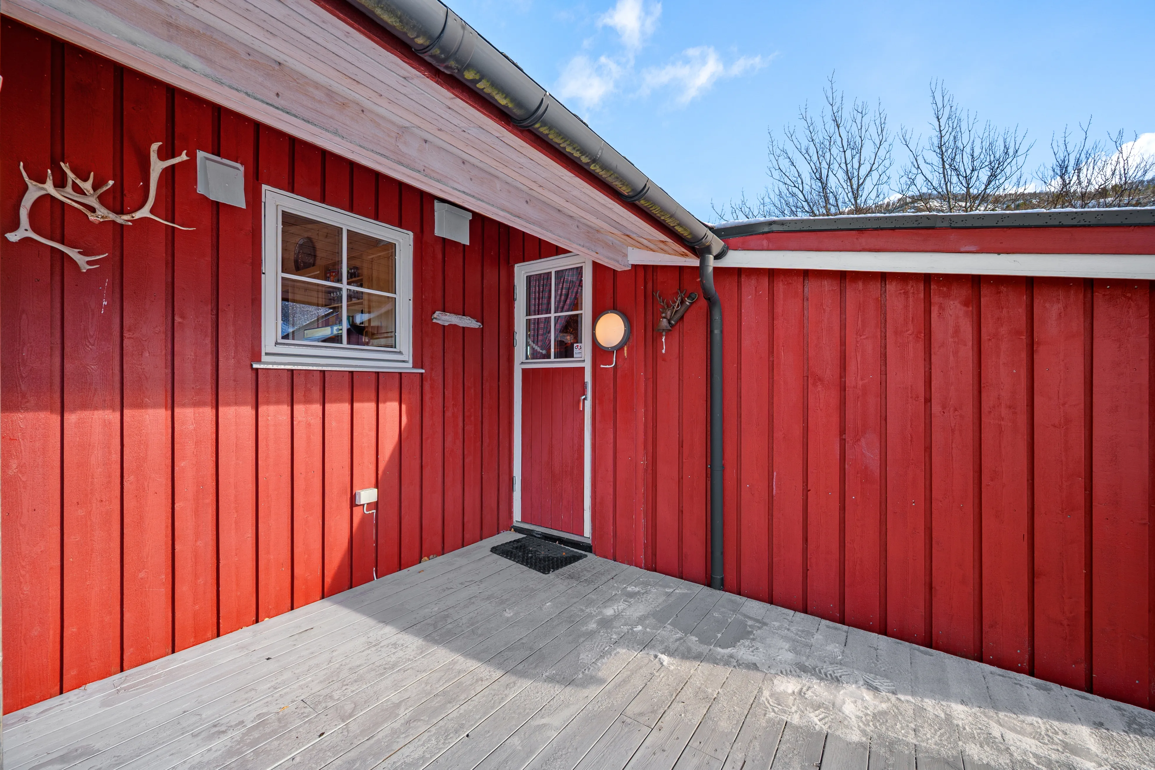 Scenic 3-Bedroom Cabin with Expansive Terrace in Tovik, Norway - View image 34 of 43