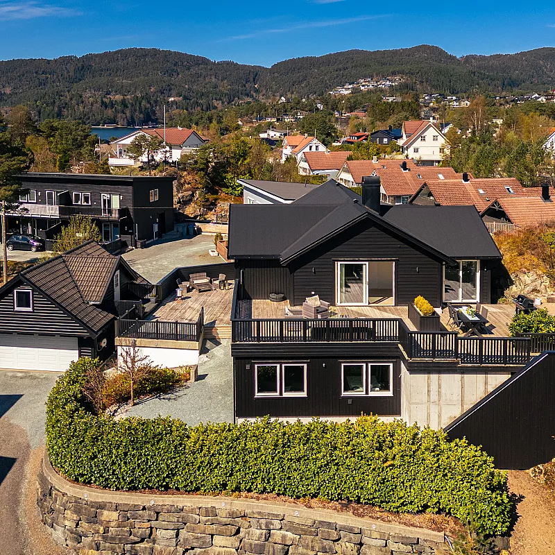 1960s 5-Bedroom House in Hagavik with Expansive Terrace and Parking