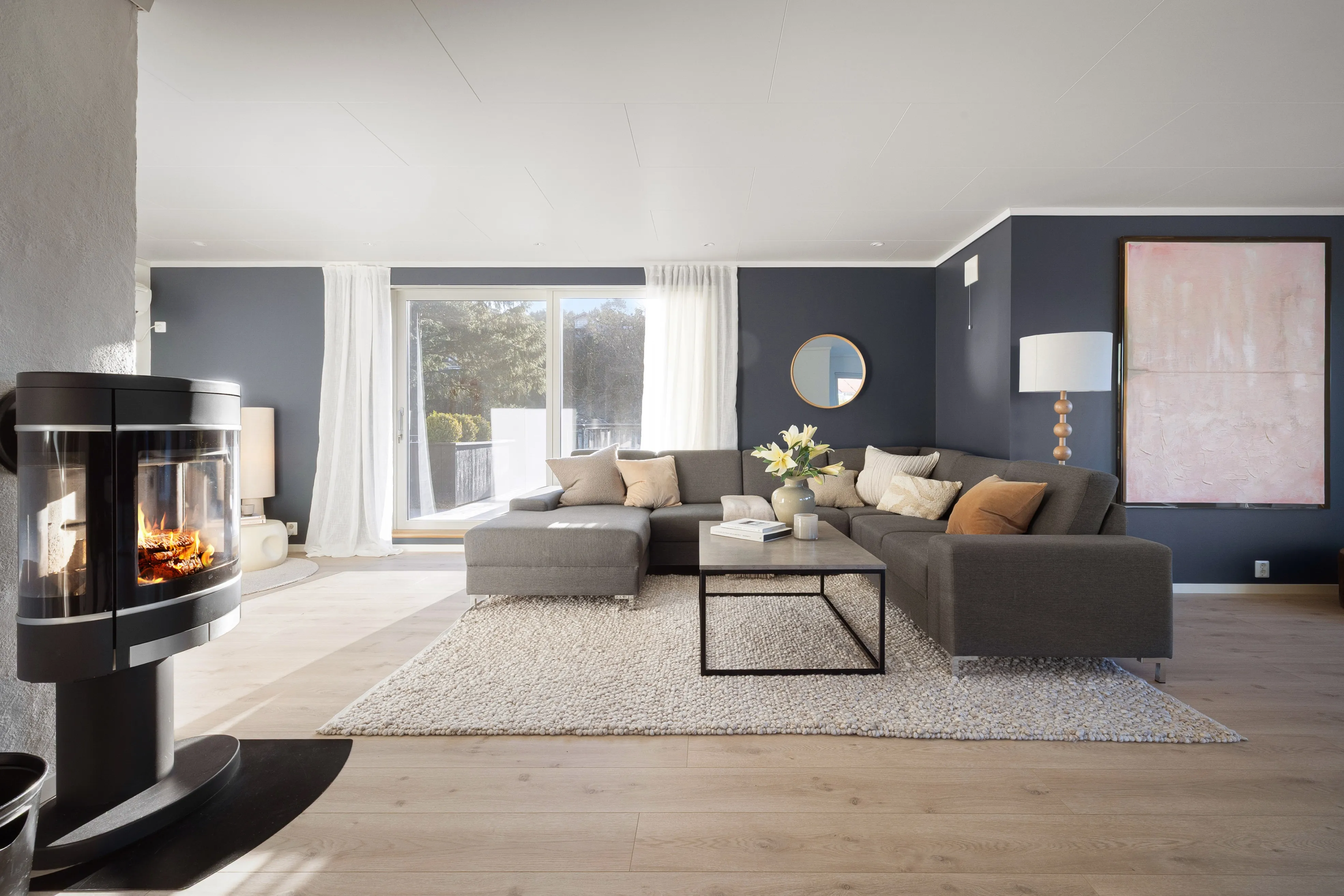 1960s 5-Bedroom House in Hagavik with Expansive Terrace and Parking - View image 7 of 55