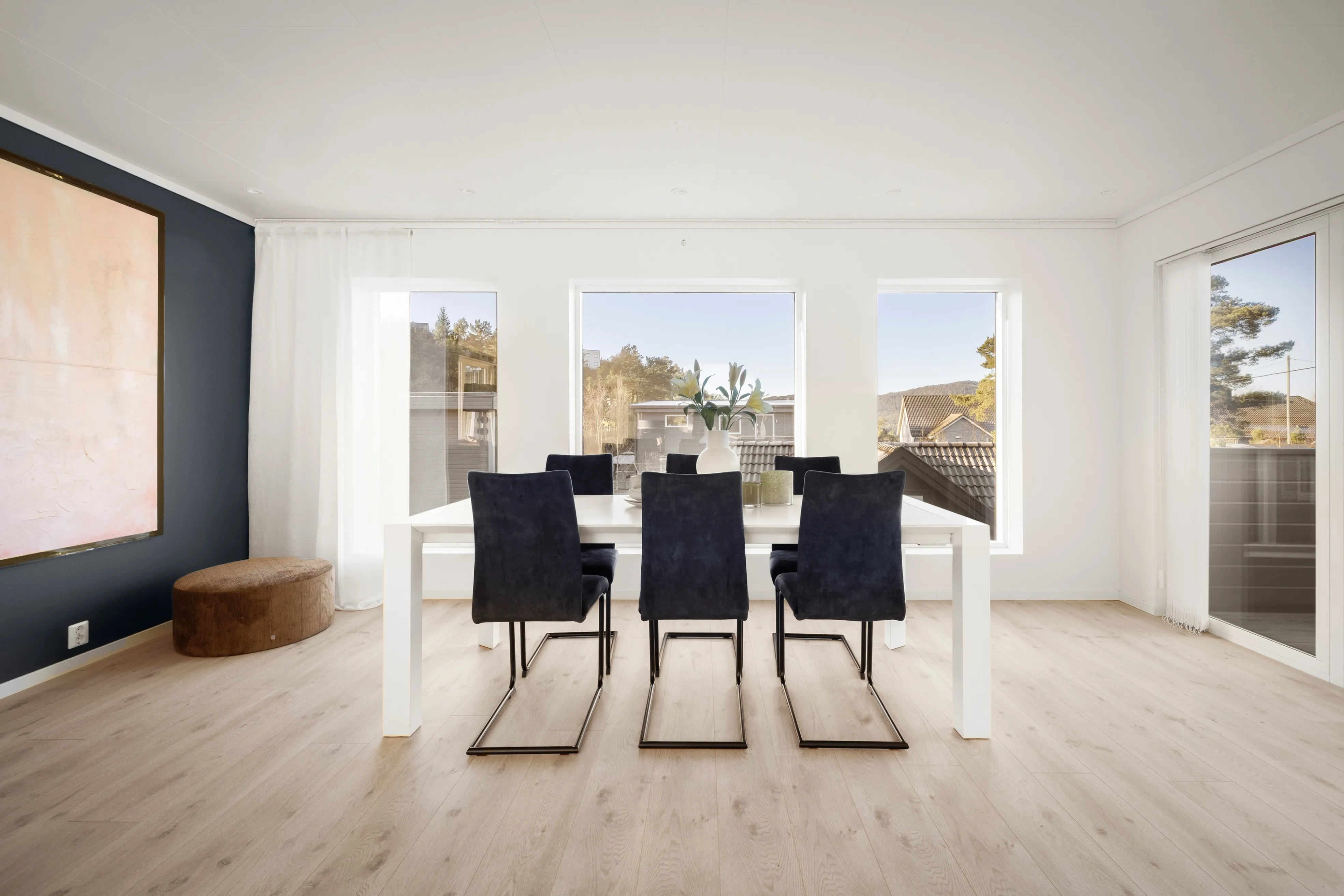 1960s 5-Bedroom House in Hagavik with Expansive Terrace and Parking - View image 10 of 55