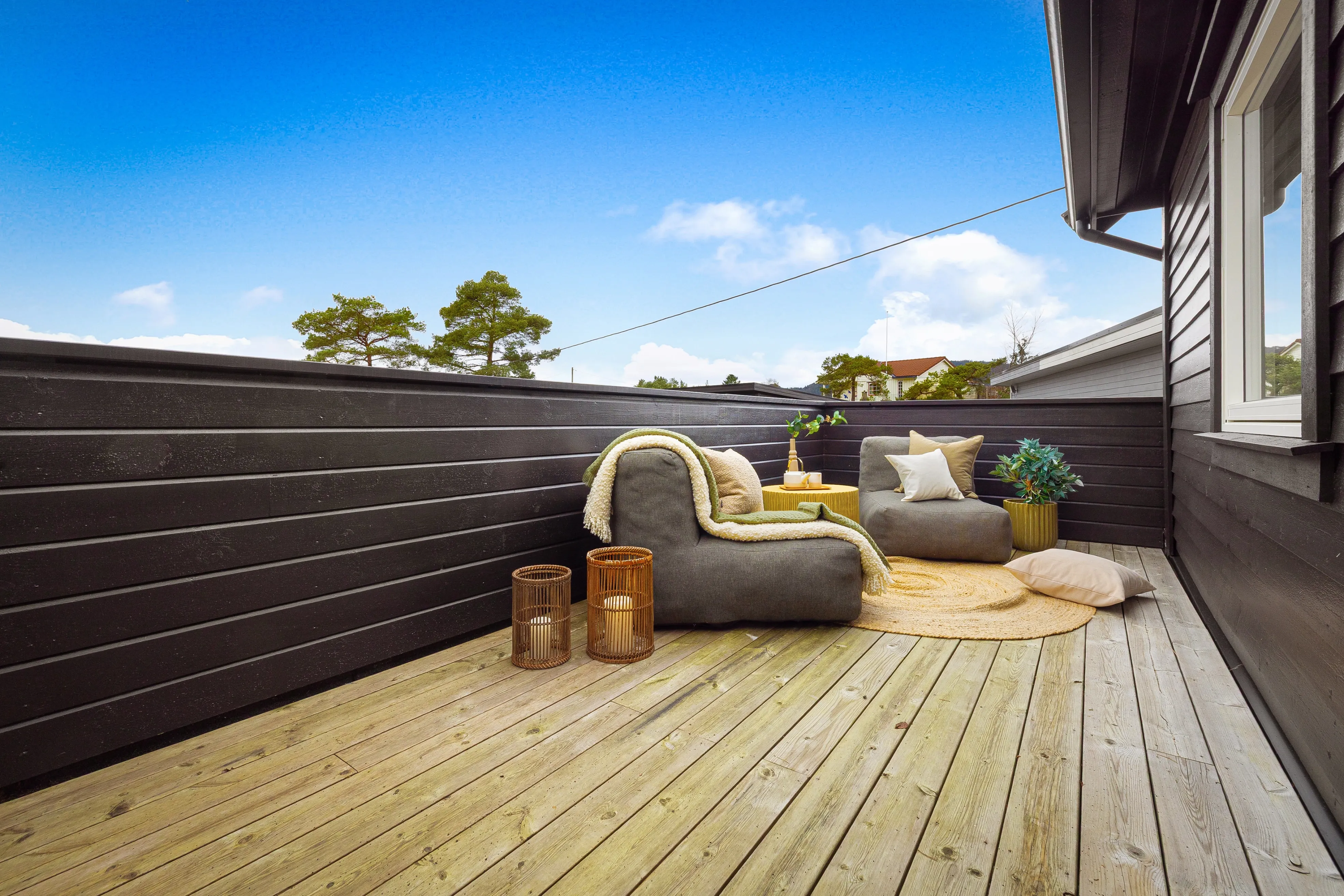 1960s 5-Bedroom House in Hagavik with Expansive Terrace and Parking - View image 12 of 55