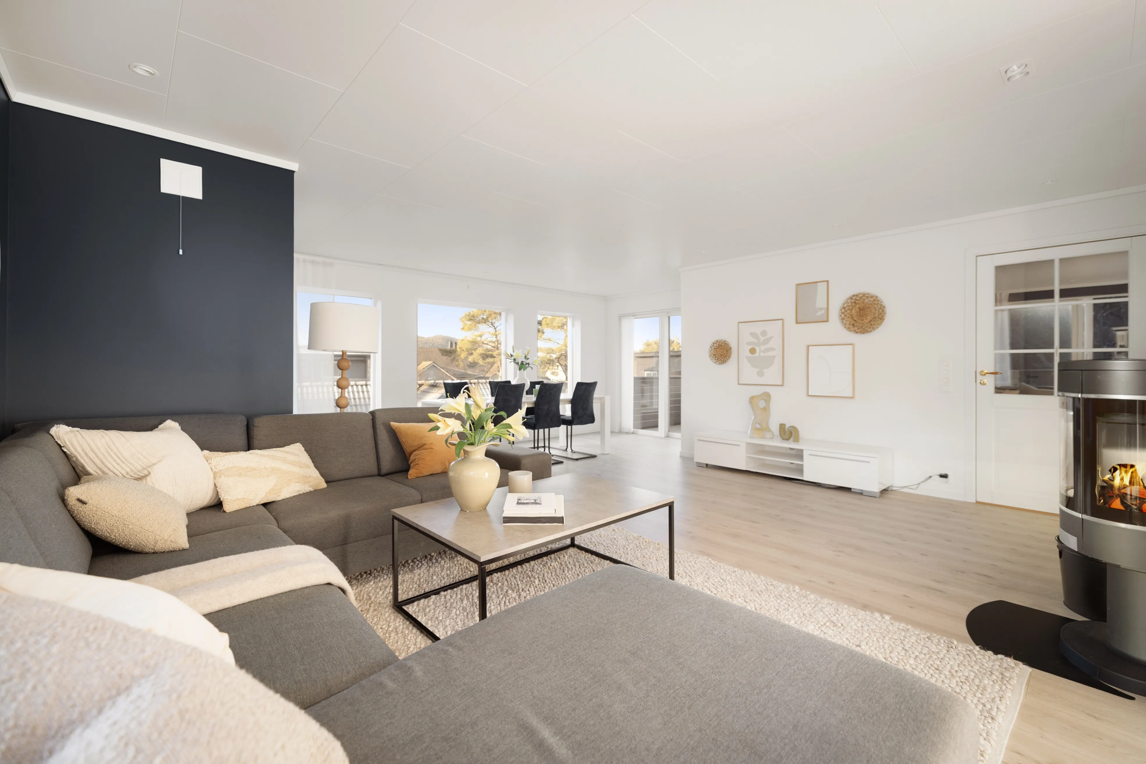 1960s 5-Bedroom House in Hagavik with Expansive Terrace and Parking - View image 14 of 55