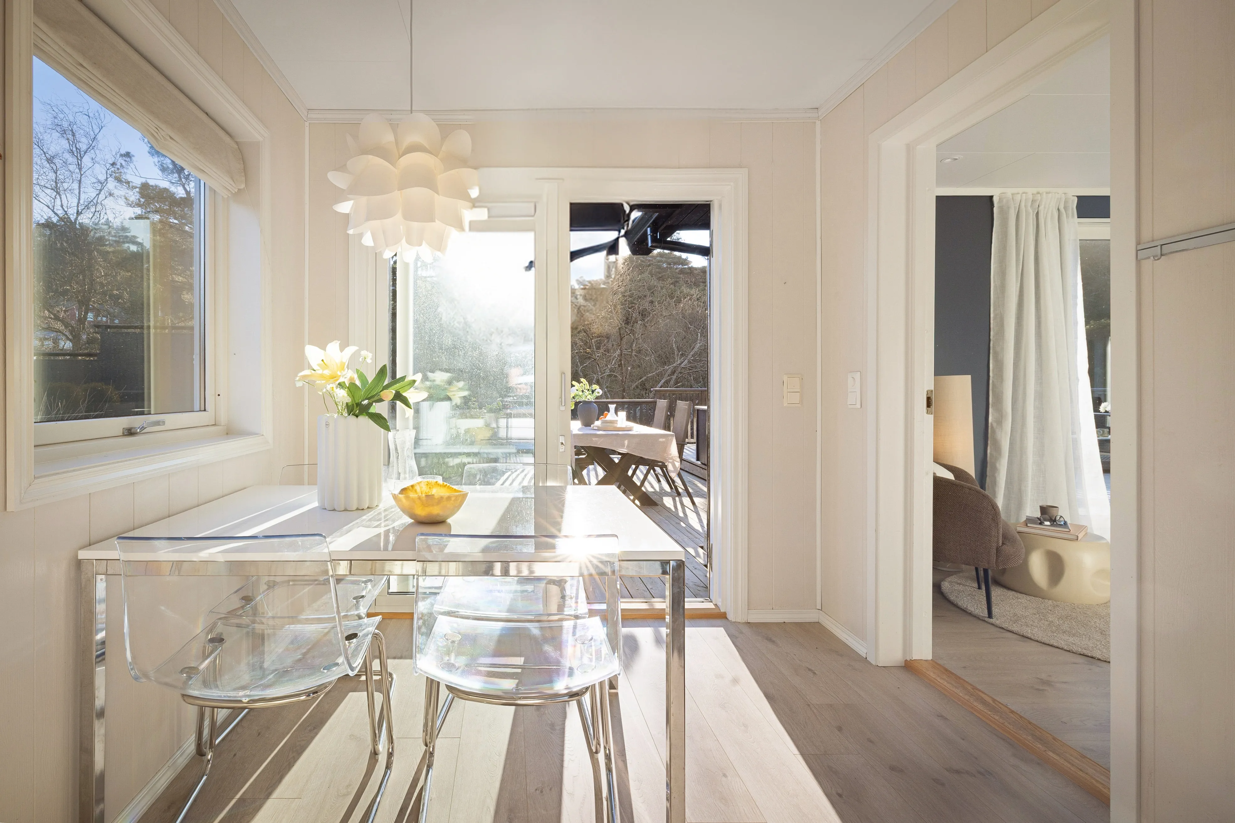 1960s 5-Bedroom House in Hagavik with Expansive Terrace and Parking - View image 15 of 55