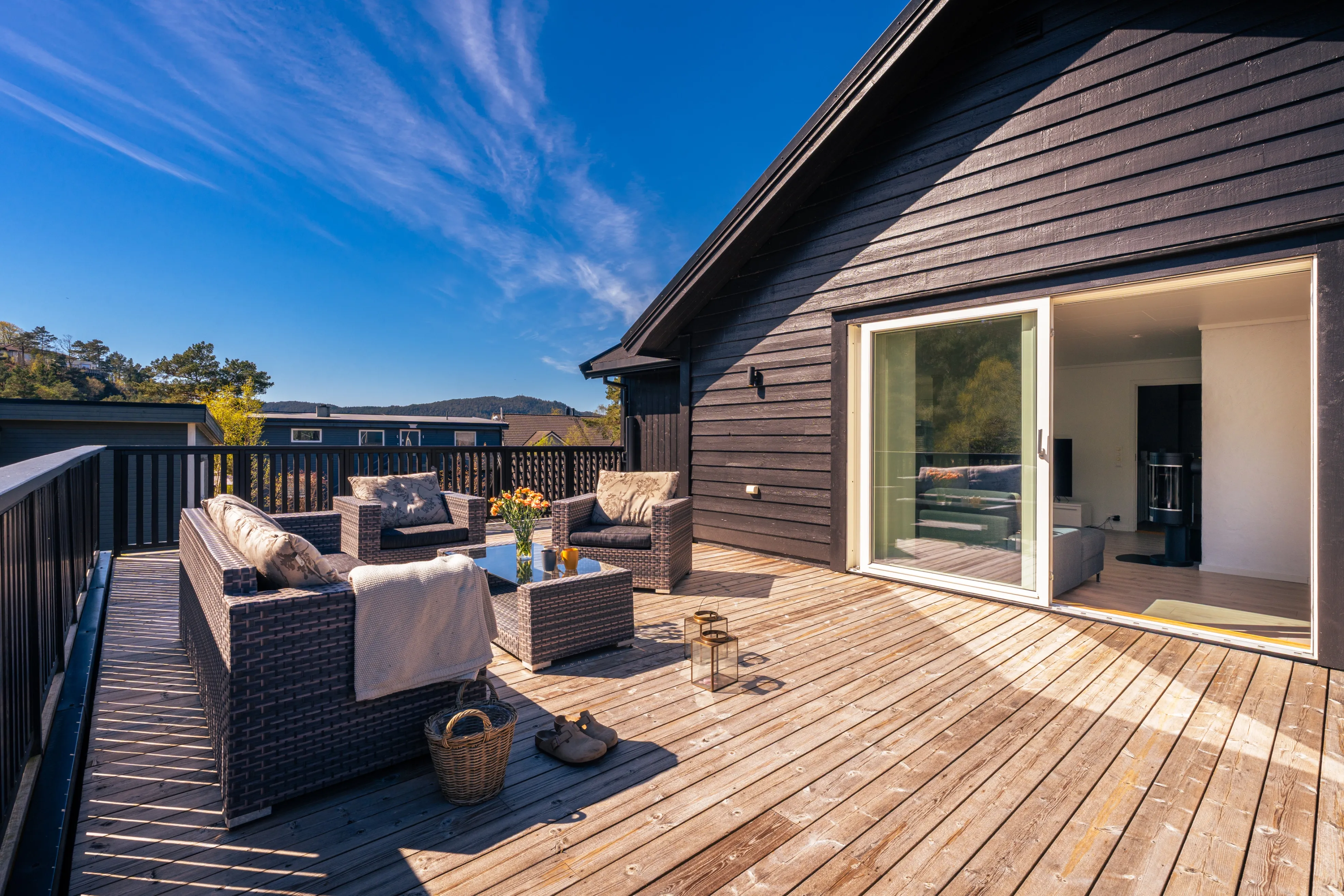1960s 5-Bedroom House in Hagavik with Expansive Terrace and Parking - View image 22 of 55