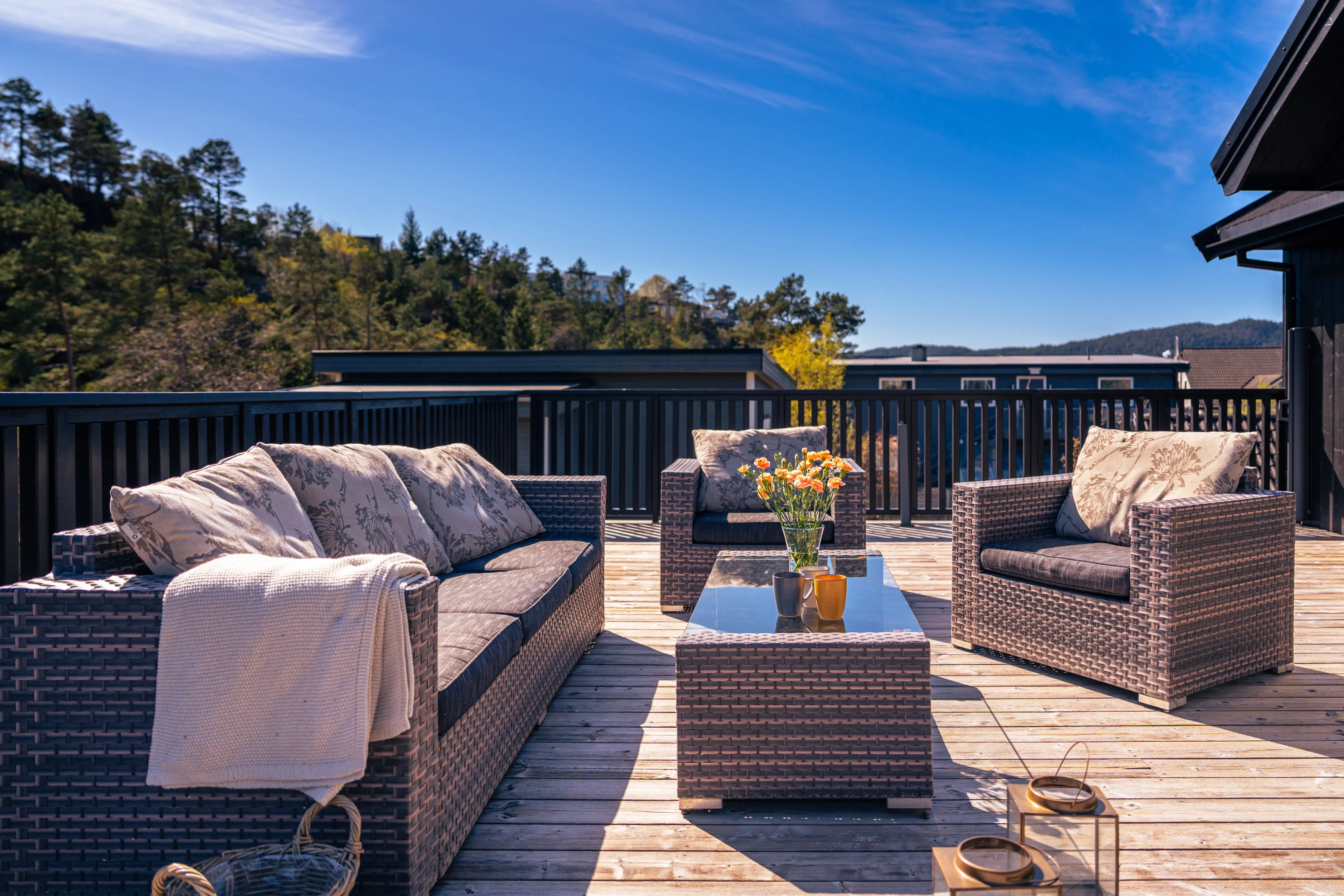 1960s 5-Bedroom House in Hagavik with Expansive Terrace and Parking - View image 24 of 55