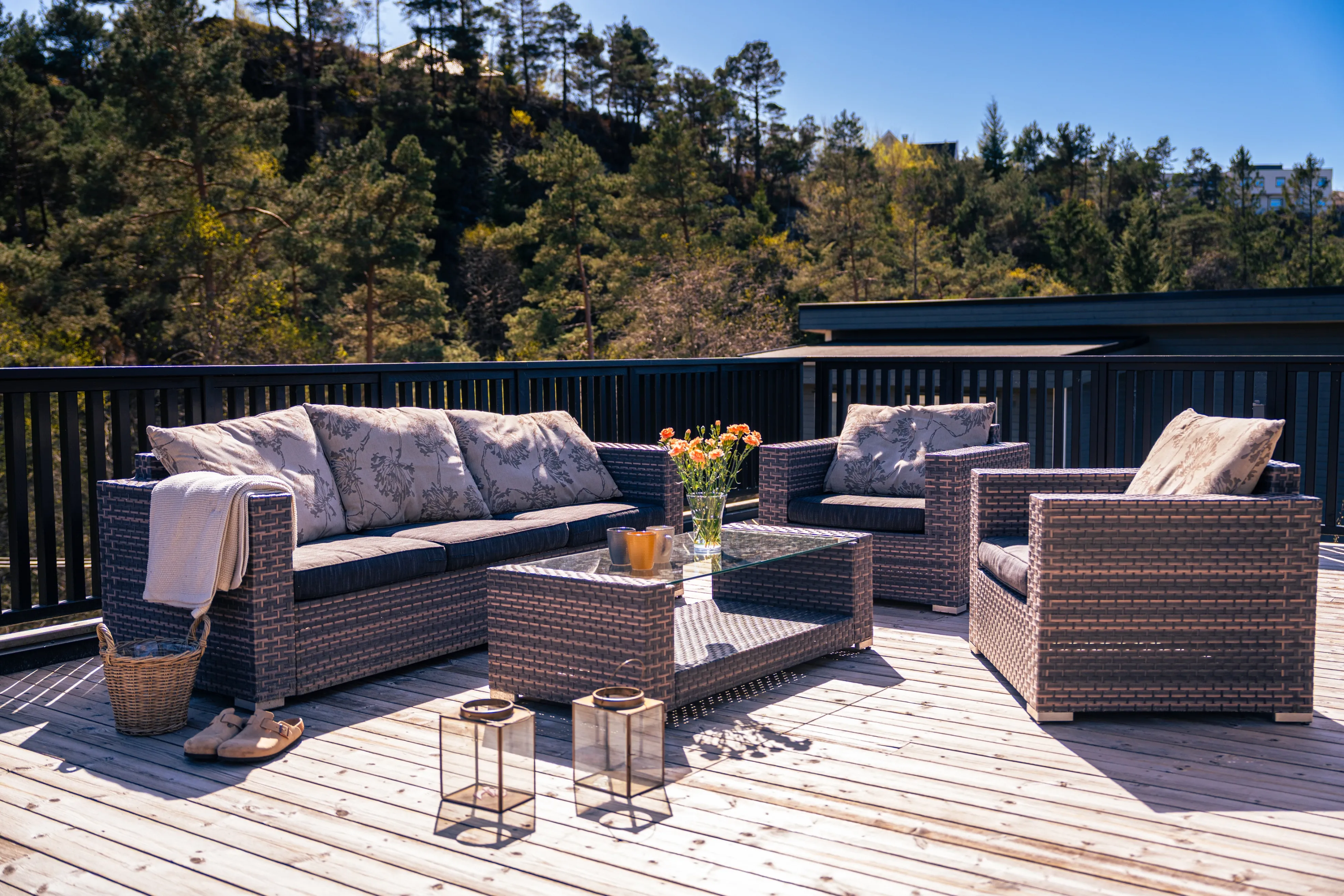 1960s 5-Bedroom House in Hagavik with Expansive Terrace and Parking - View image 27 of 55