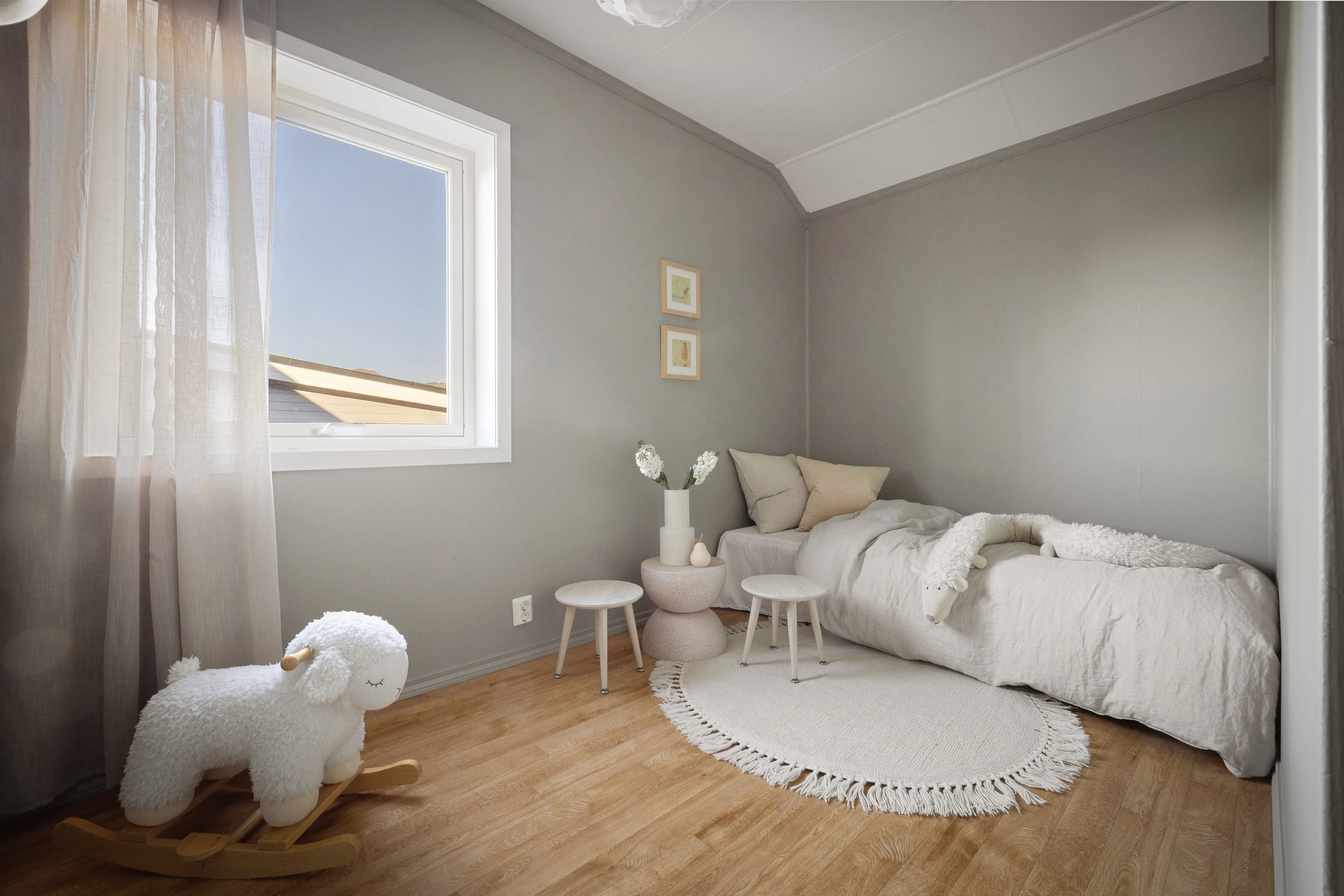 1960s 5-Bedroom House in Hagavik with Expansive Terrace and Parking - View image 30 of 55