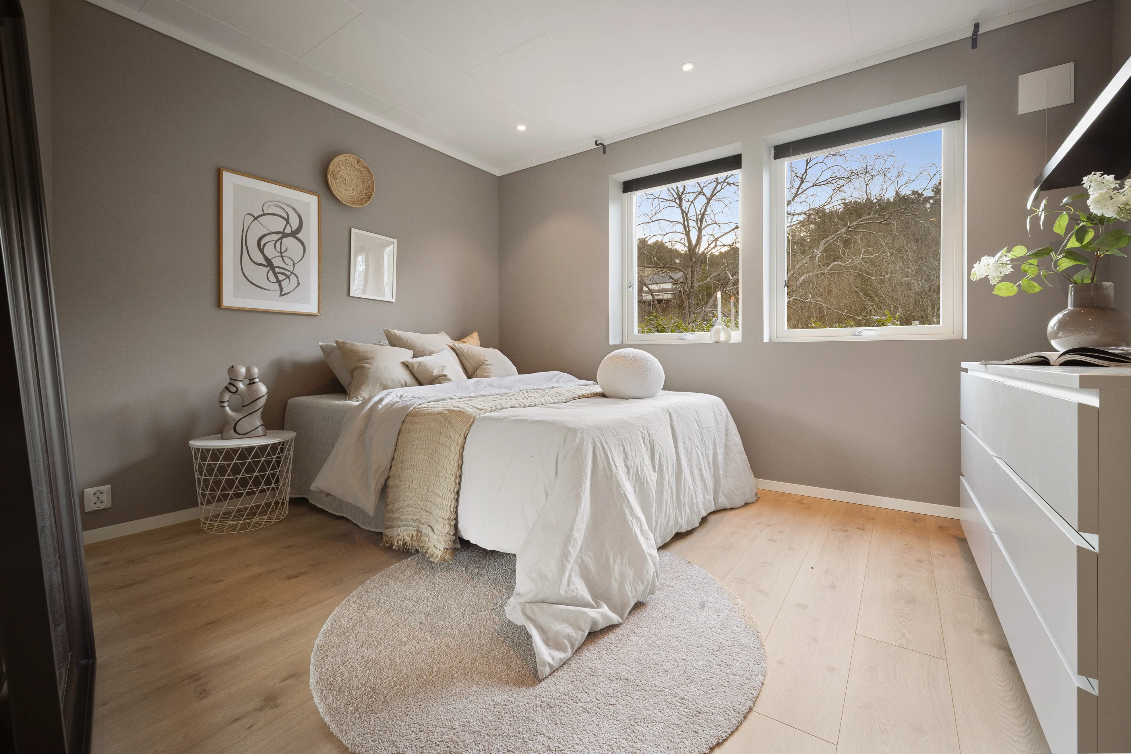 1960s 5-Bedroom House in Hagavik with Expansive Terrace and Parking - View image 33 of 55