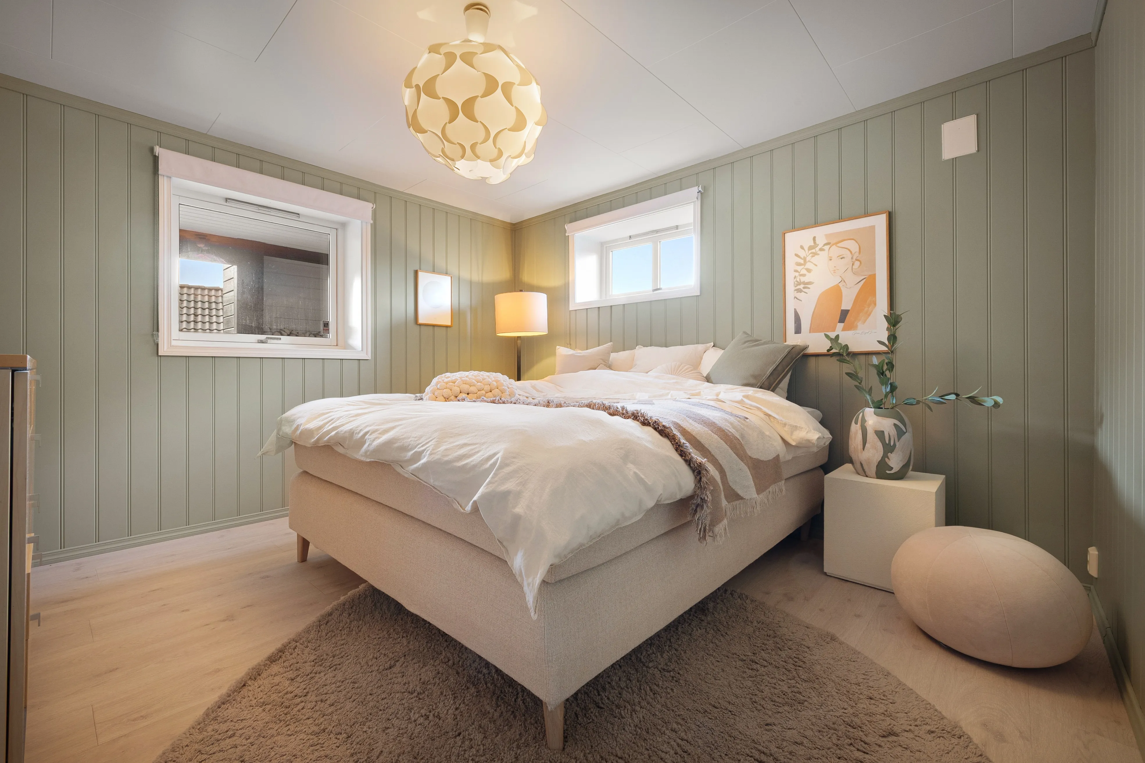 1960s 5-Bedroom House in Hagavik with Expansive Terrace and Parking - View image 34 of 55