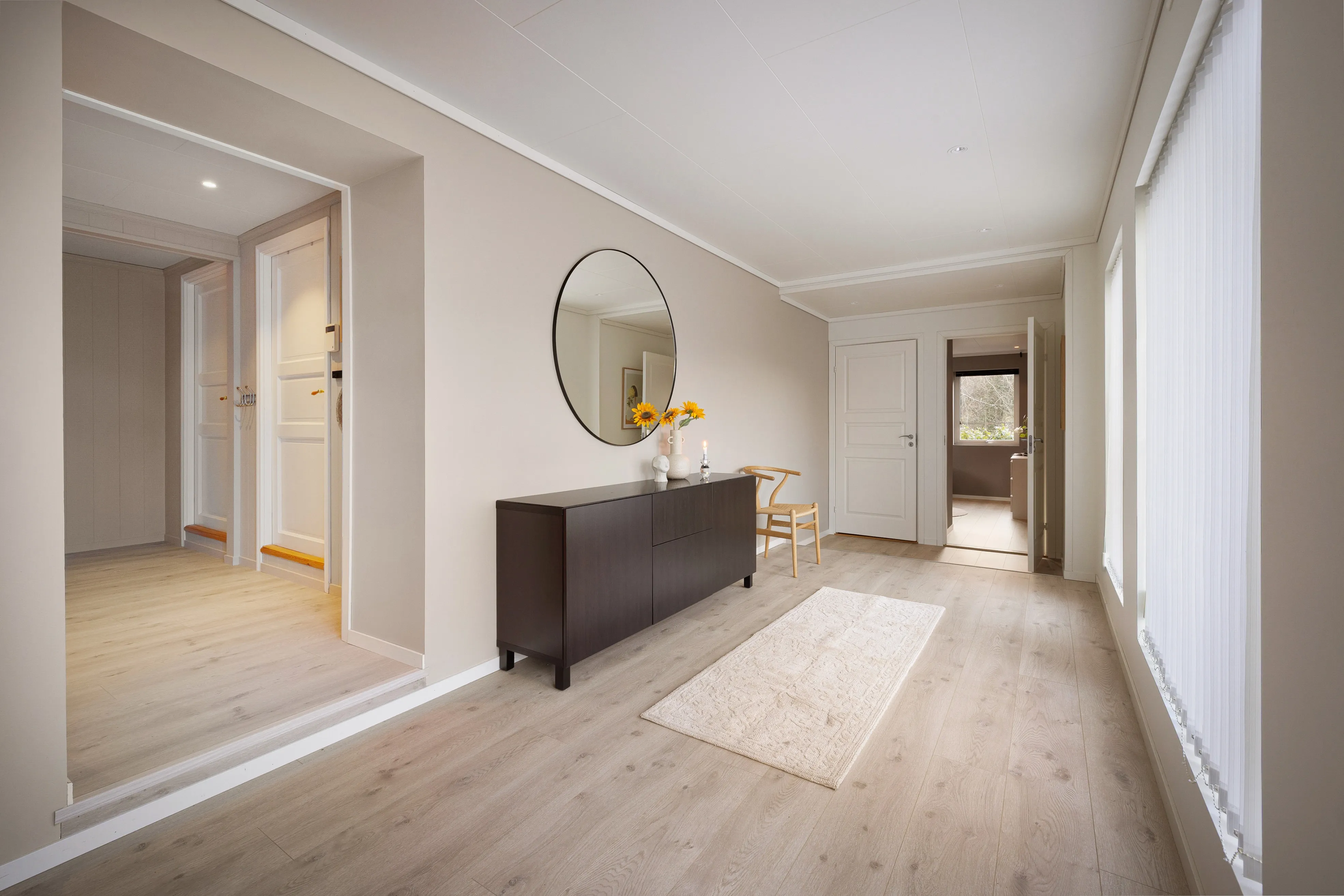 1960s 5-Bedroom House in Hagavik with Expansive Terrace and Parking - View image 38 of 55