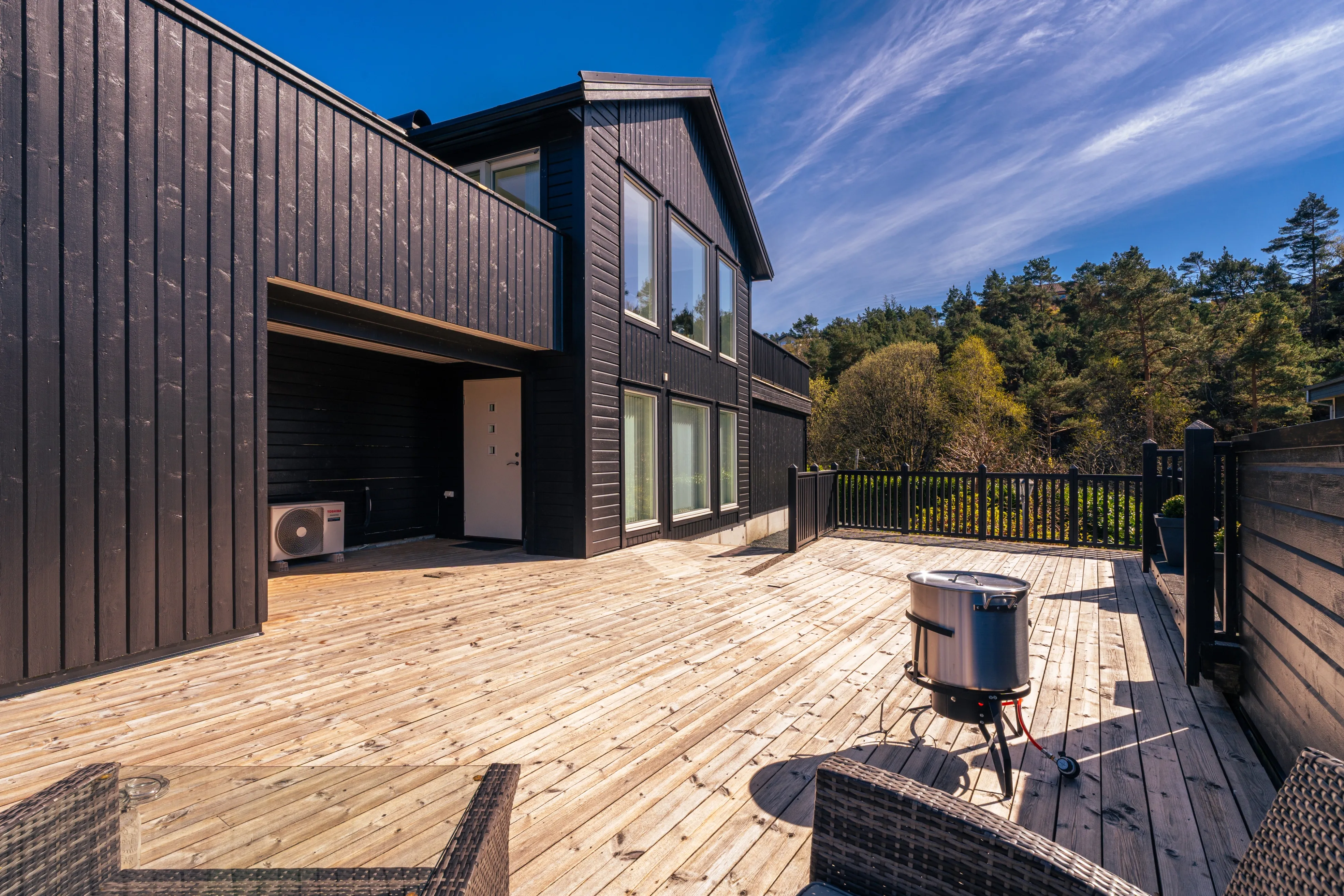 1960s 5-Bedroom House in Hagavik with Expansive Terrace and Parking - View image 42 of 55