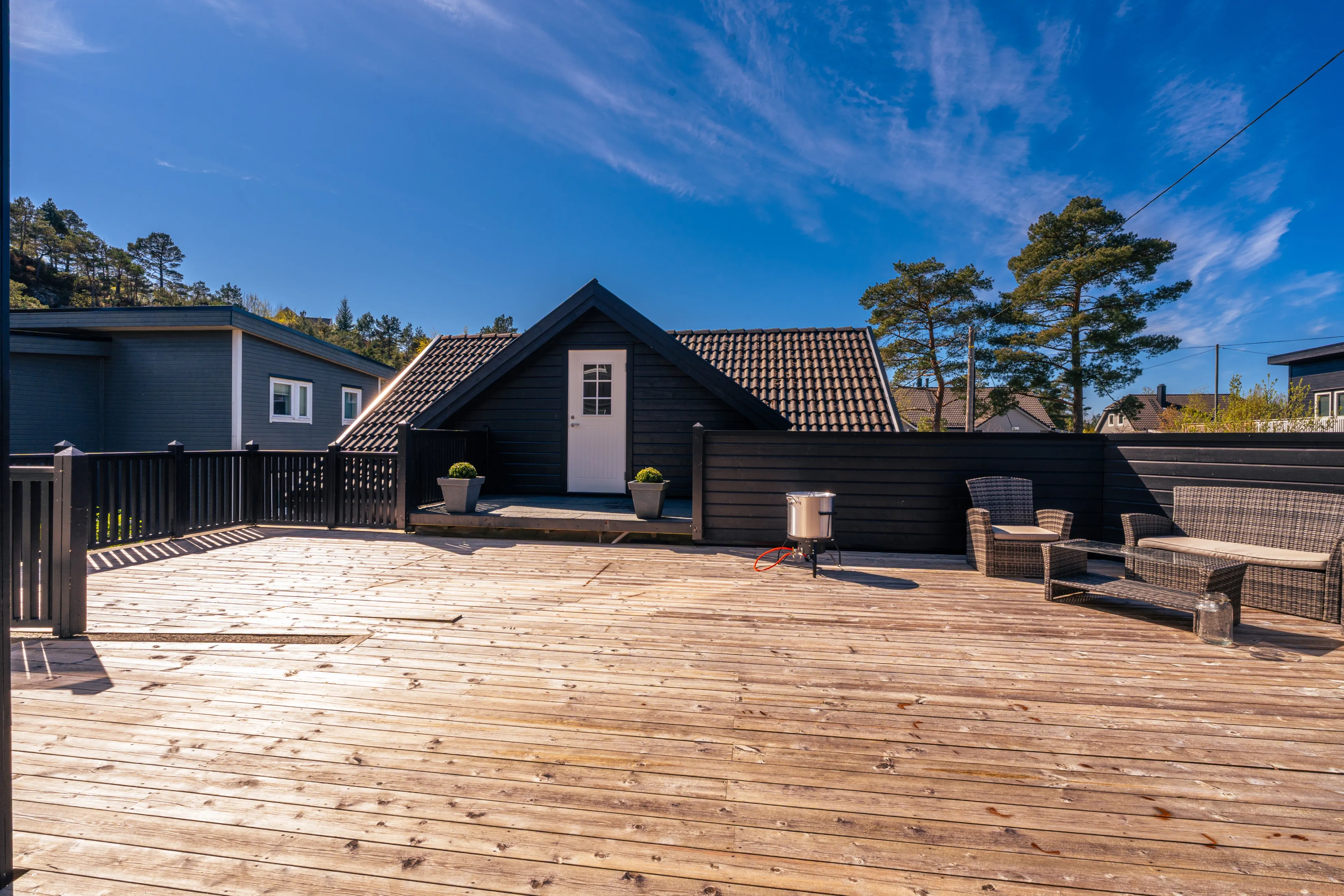 1960s 5-Bedroom House in Hagavik with Expansive Terrace and Parking - View image 43 of 55