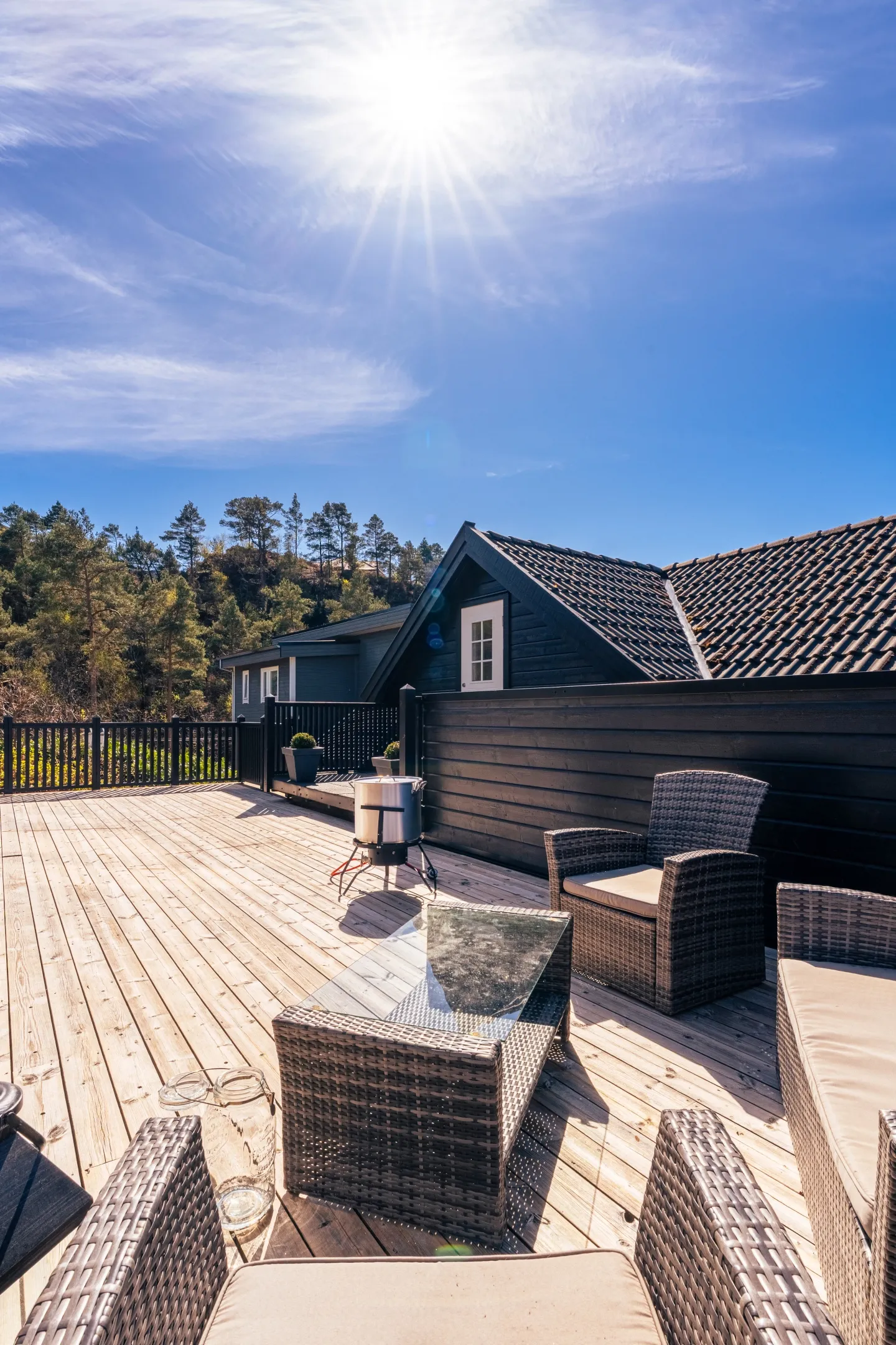 1960s 5-Bedroom House in Hagavik with Expansive Terrace and Parking - View image 44 of 55