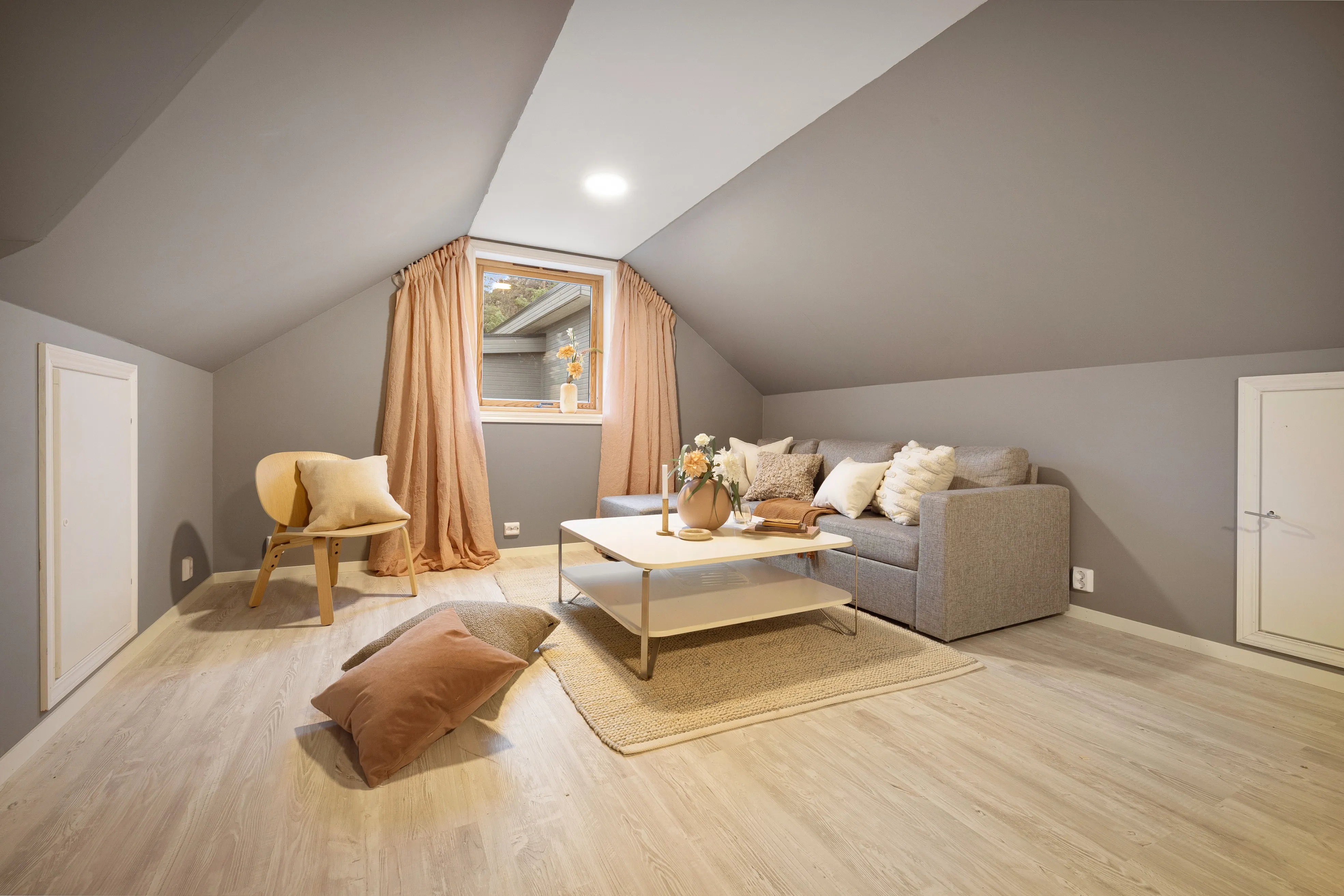 1960s 5-Bedroom House in Hagavik with Expansive Terrace and Parking - View image 45 of 55