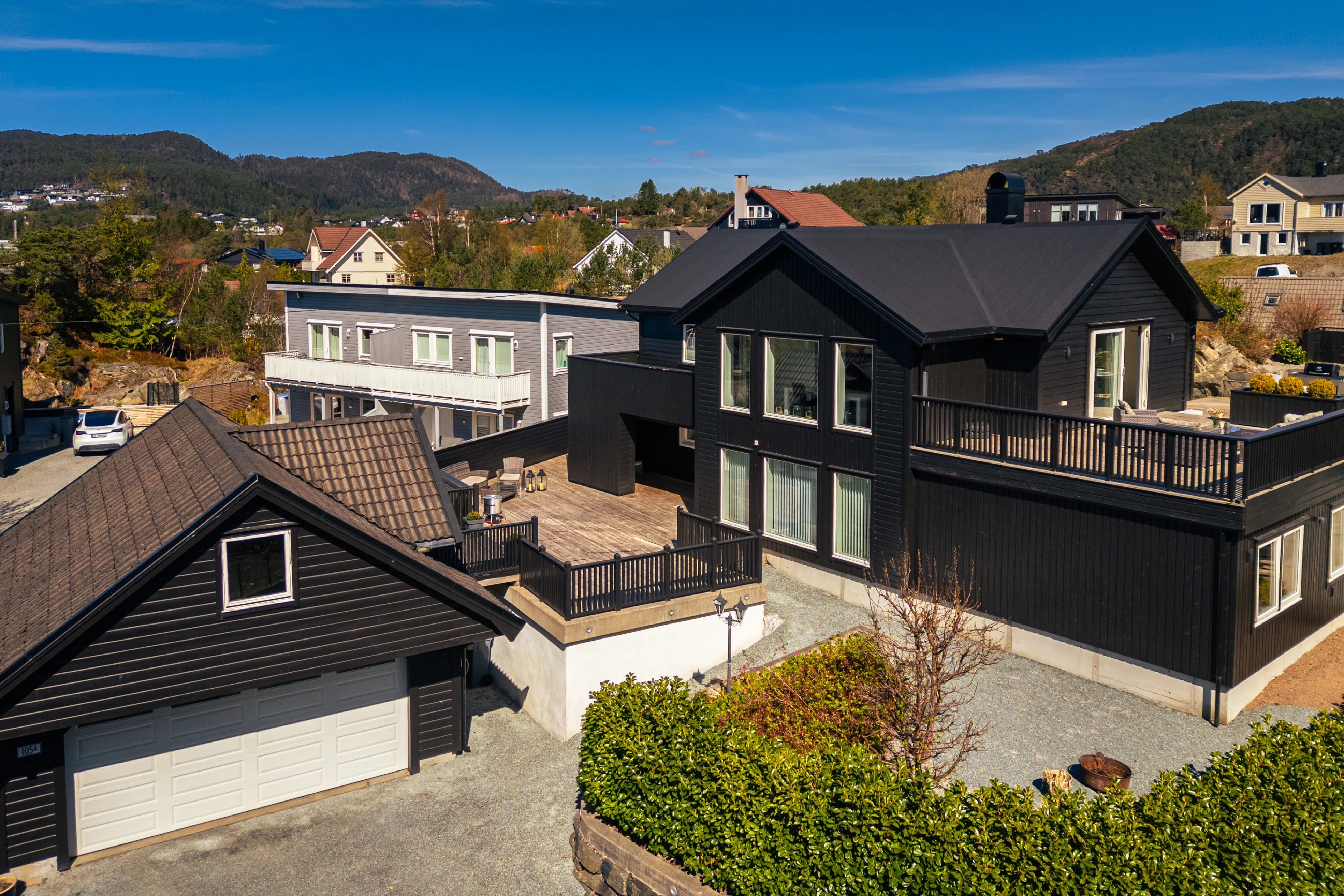 1960s 5-Bedroom House in Hagavik with Expansive Terrace and Parking - View image 50 of 55