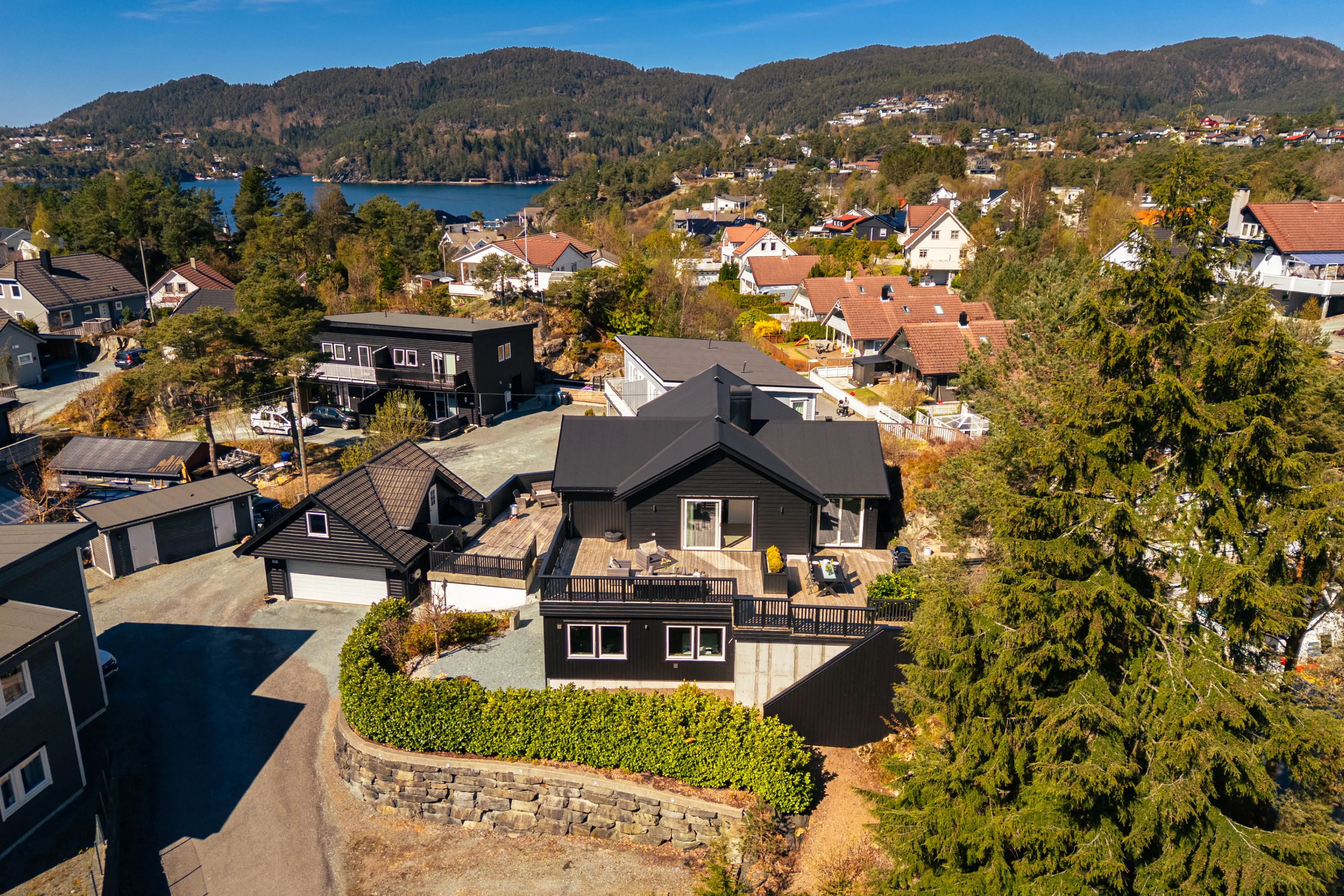 1960s 5-Bedroom House in Hagavik with Expansive Terrace and Parking - View image 51 of 55