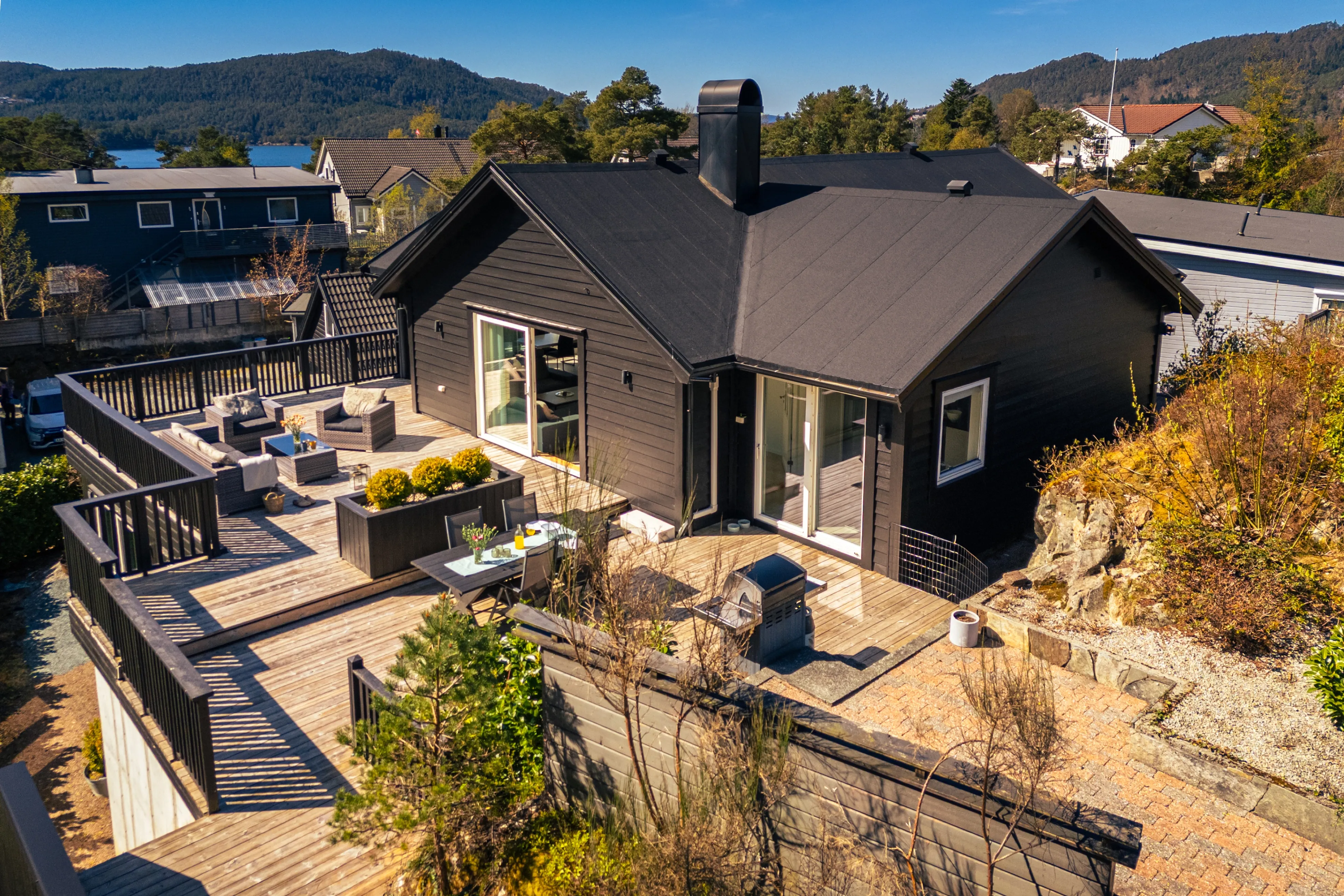 1960s 5-Bedroom House in Hagavik with Expansive Terrace and Parking - View image 52 of 55