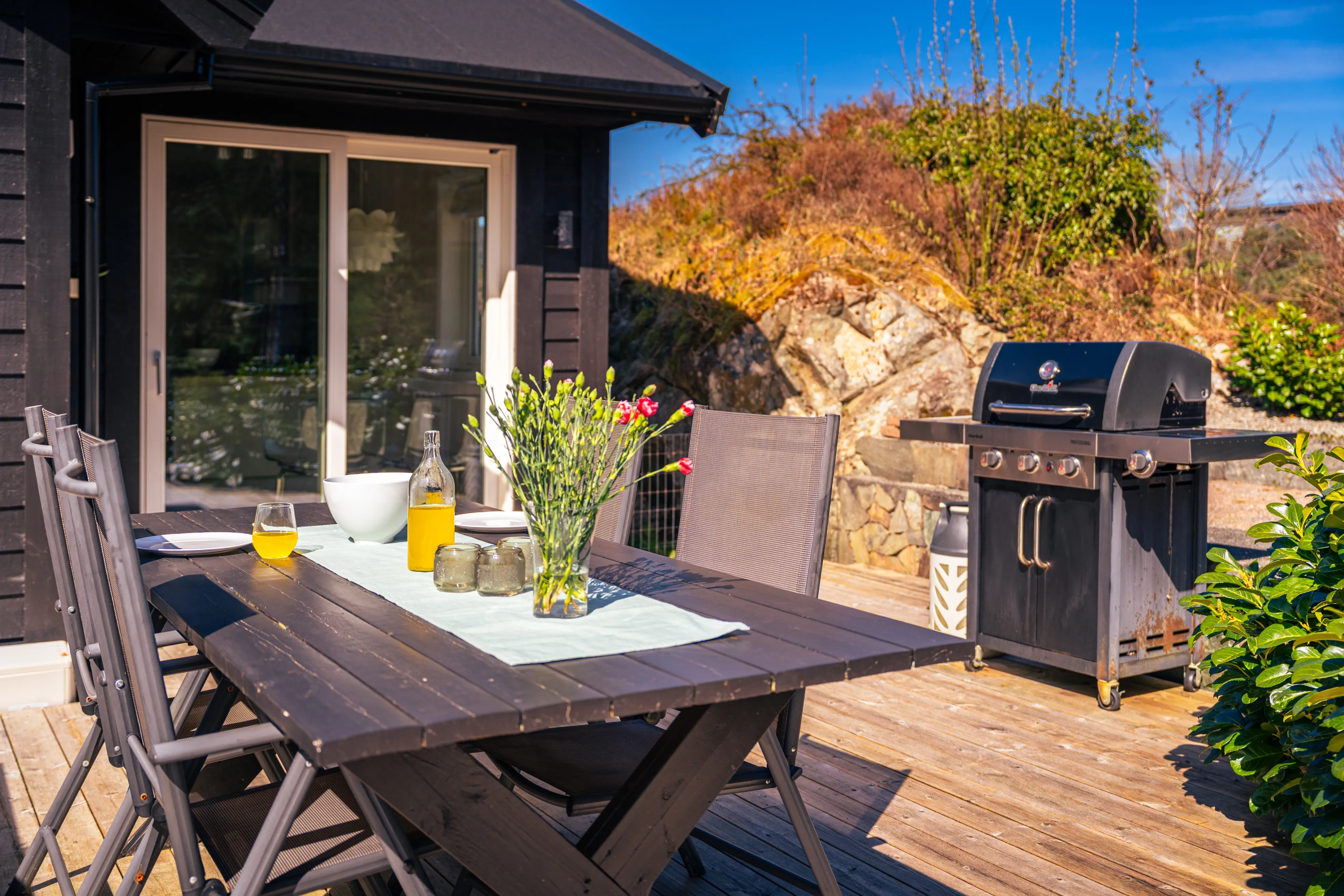 1960s 5-Bedroom House in Hagavik with Expansive Terrace and Parking - View image 53 of 55