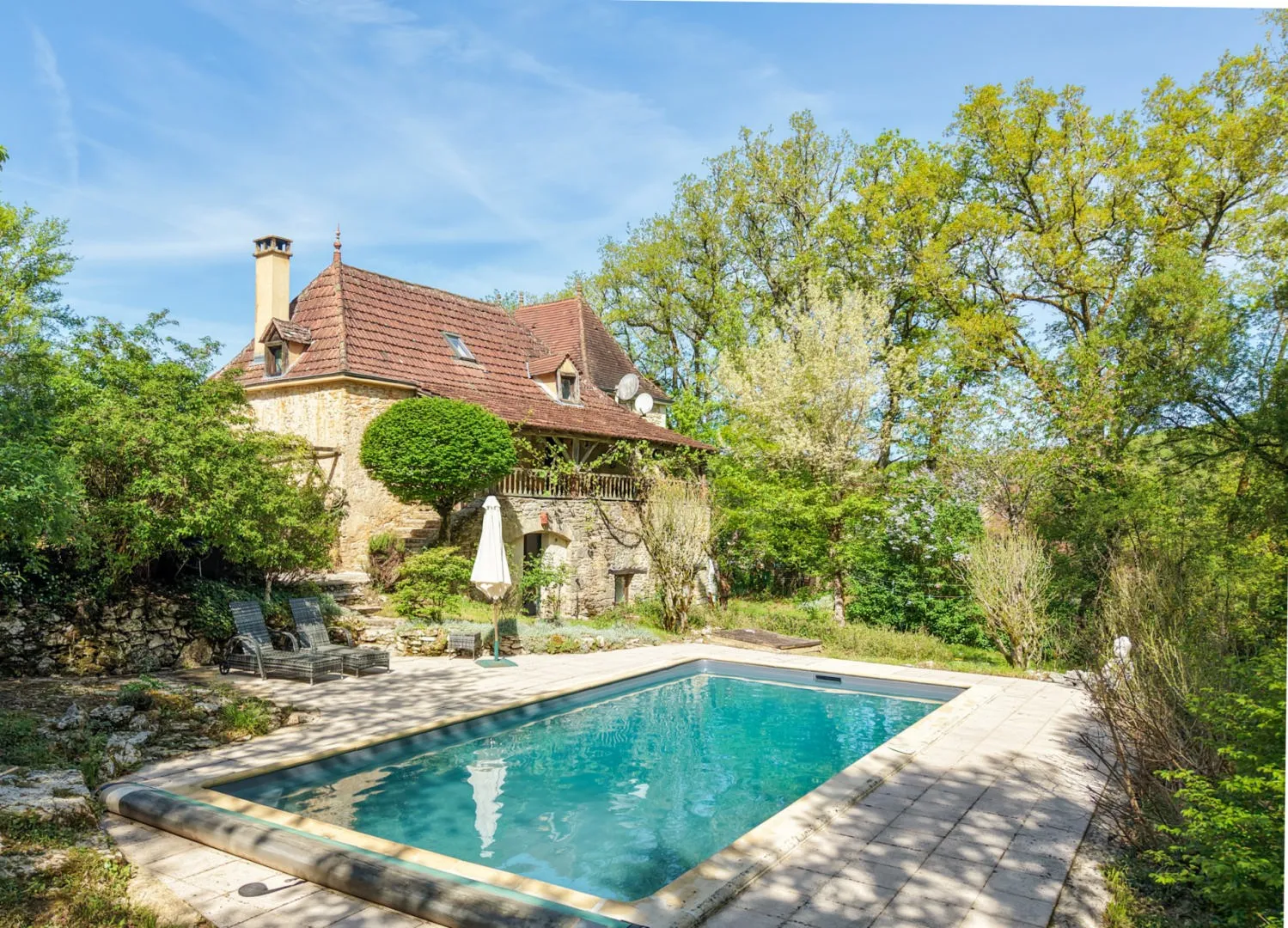 4-Bedroom House with Pool and Garden in Scenic Gourdon, France - Image 1