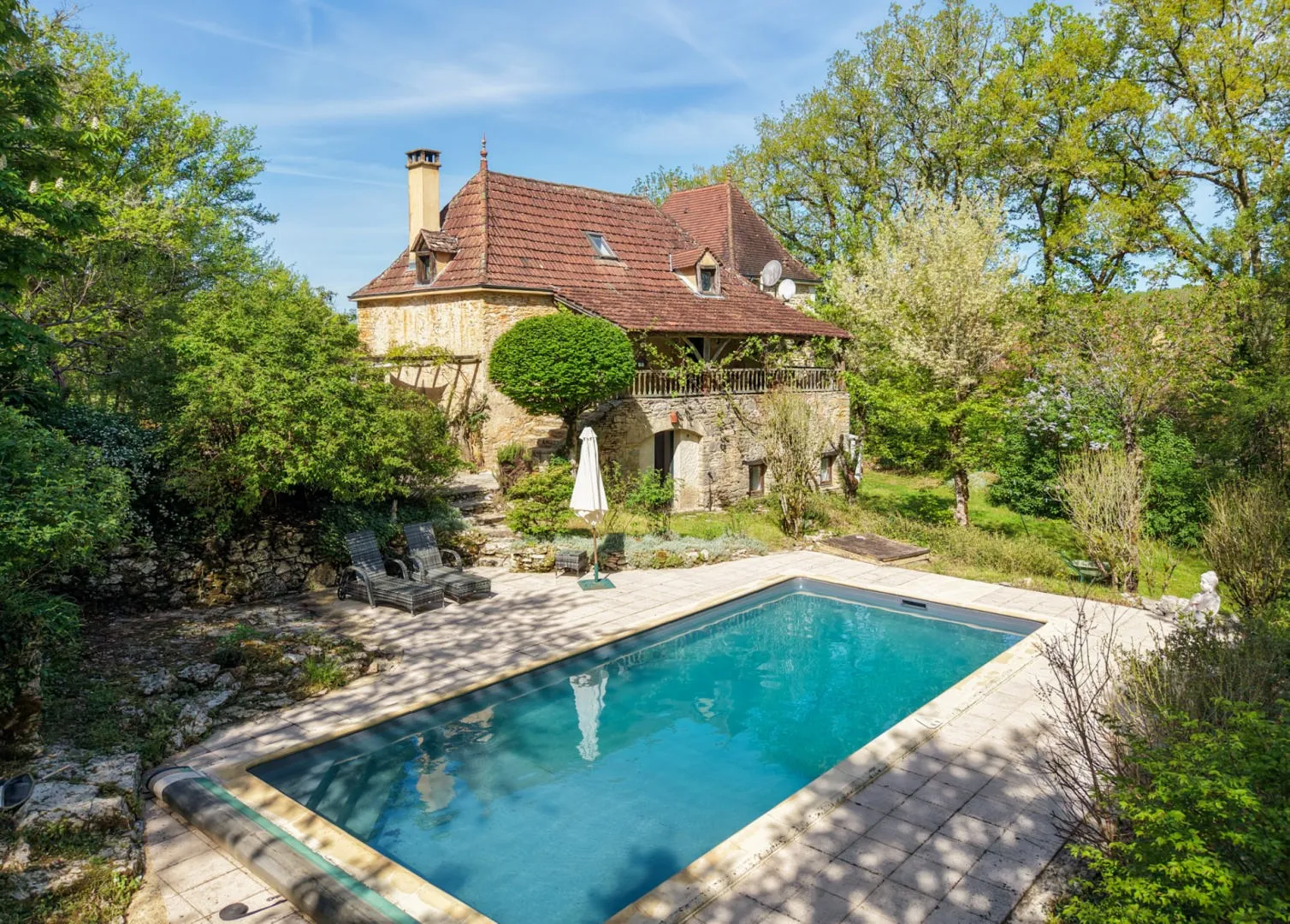 4-Bedroom House with Pool and Garden in Scenic Gourdon, France - Image 3