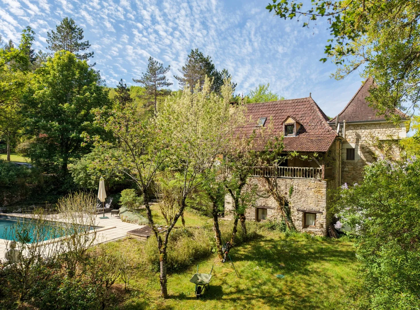 4-Bedroom House with Pool and Garden in Scenic Gourdon, France - Image 5