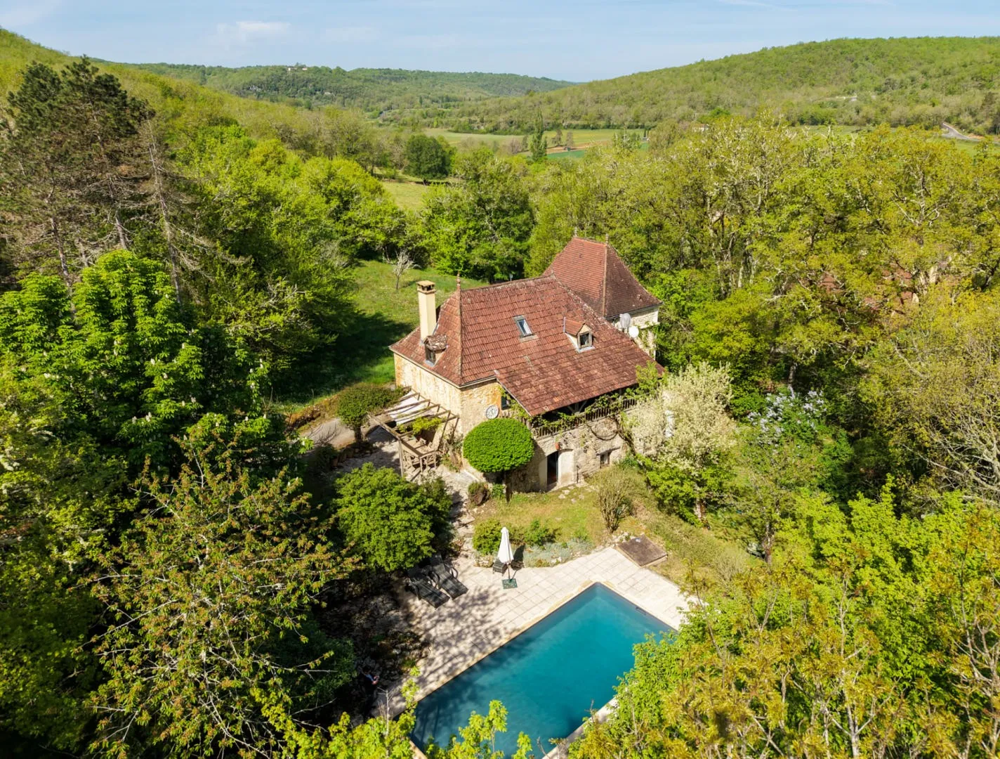 4-Bedroom House with Pool and Garden in Scenic Gourdon, France - View image 6 of 24