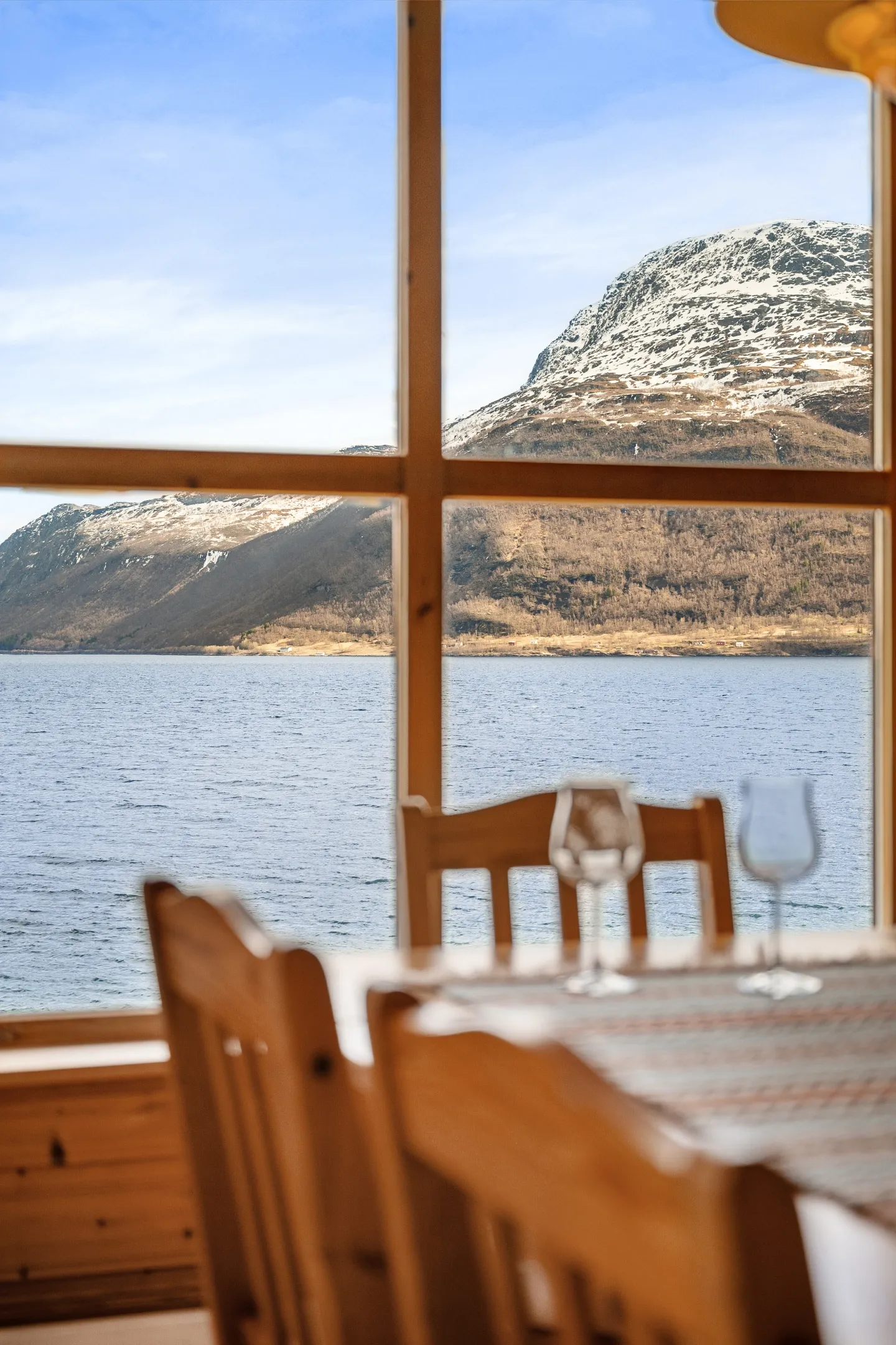1990 Norway Retreat: 3-Bed Country House with Private Shore in Tovik - Image 4