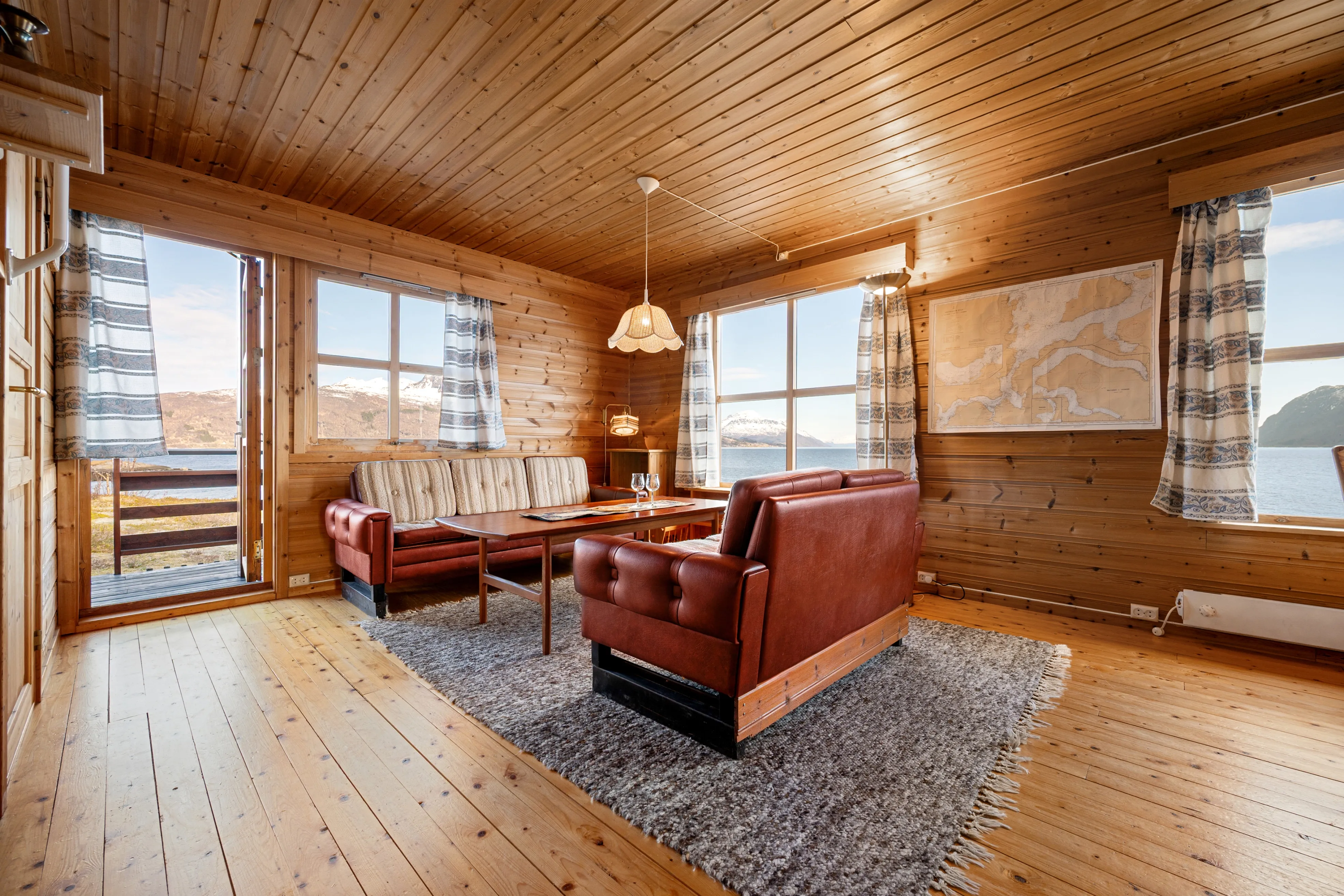 1990 Norway Retreat: 3-Bed Country House with Private Shore in Tovik - View image 7 of 38