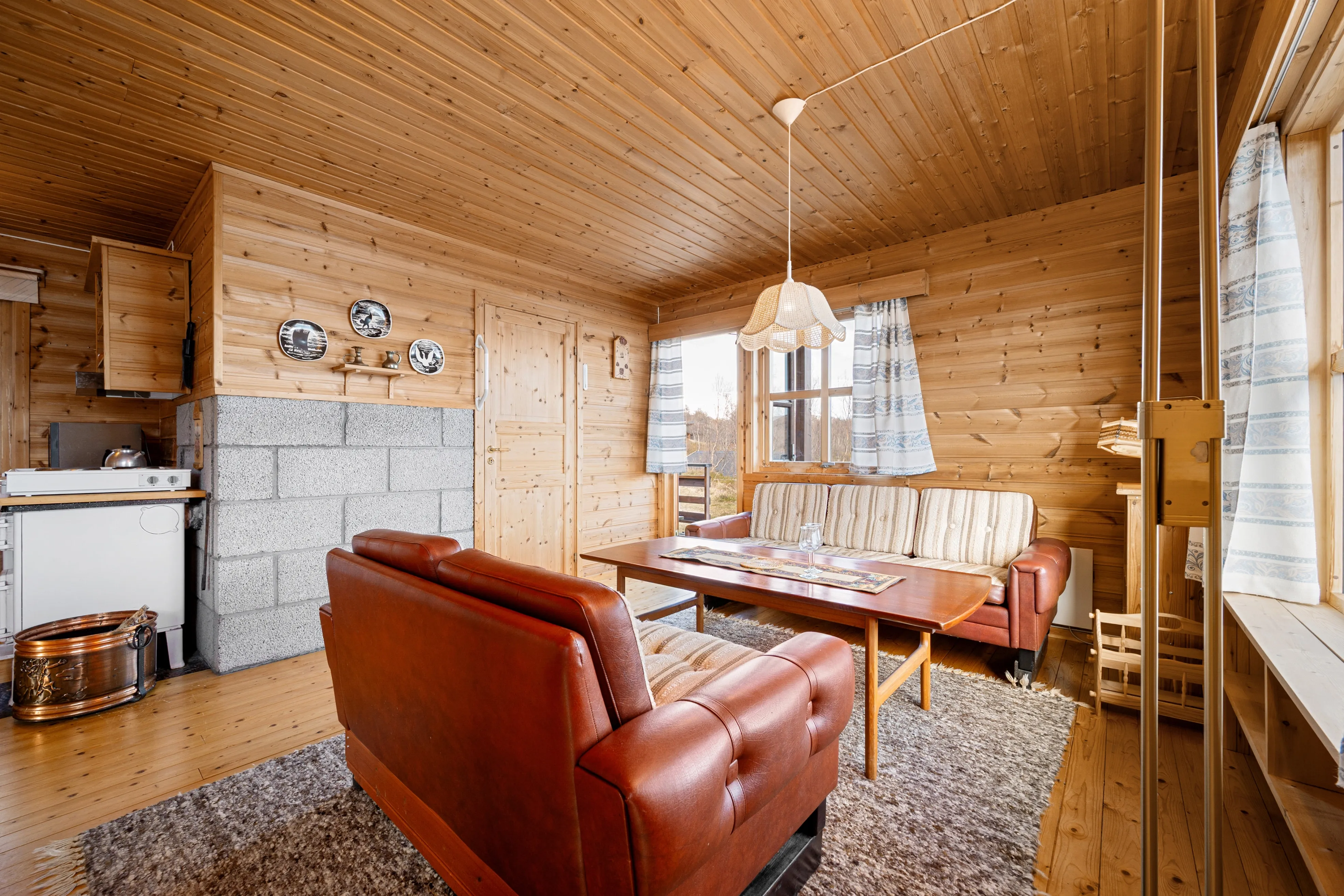 1990 Norway Retreat: 3-Bed Country House with Private Shore in Tovik - View image 8 of 38
