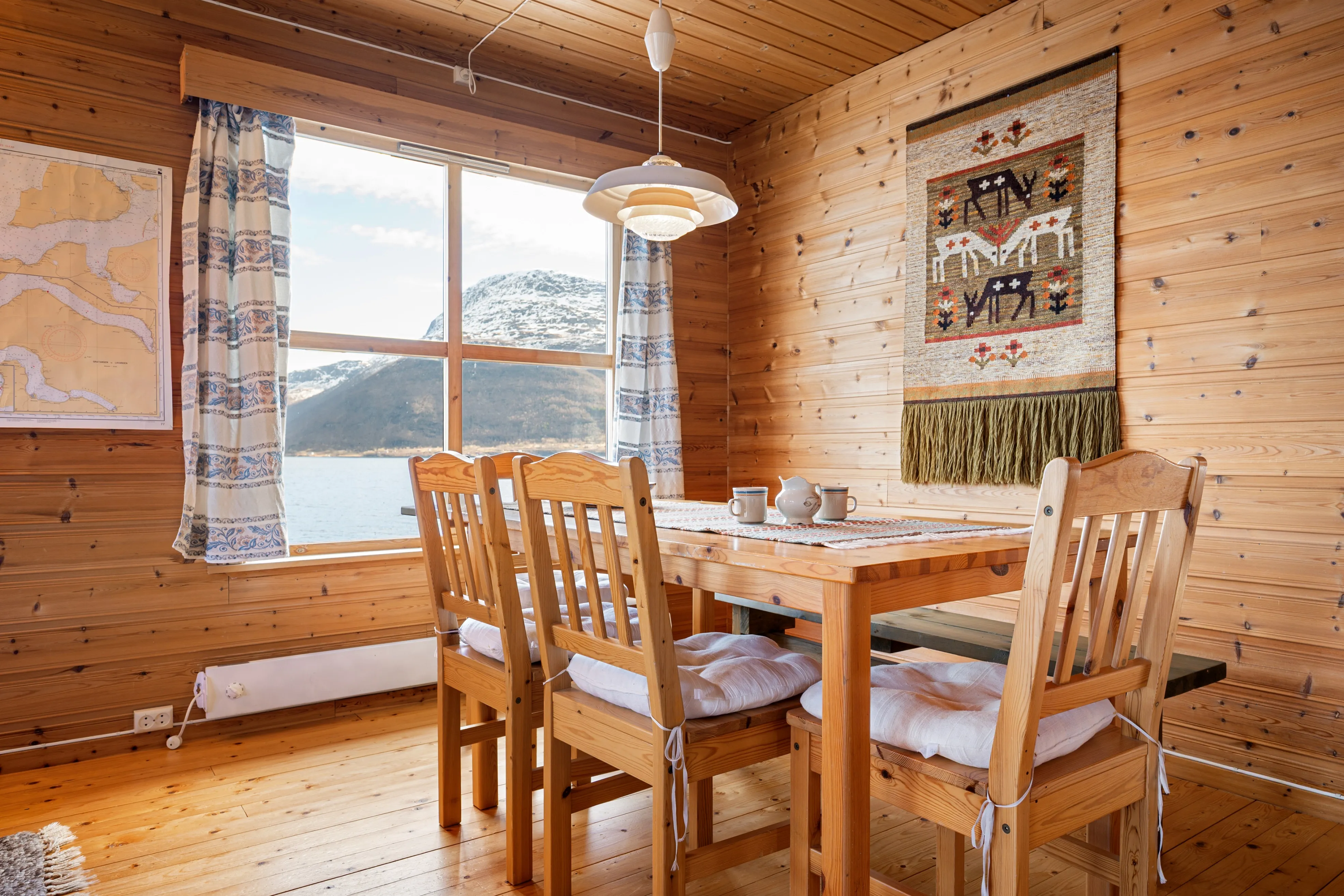 1990 Norway Retreat: 3-Bed Country House with Private Shore in Tovik - View image 10 of 38