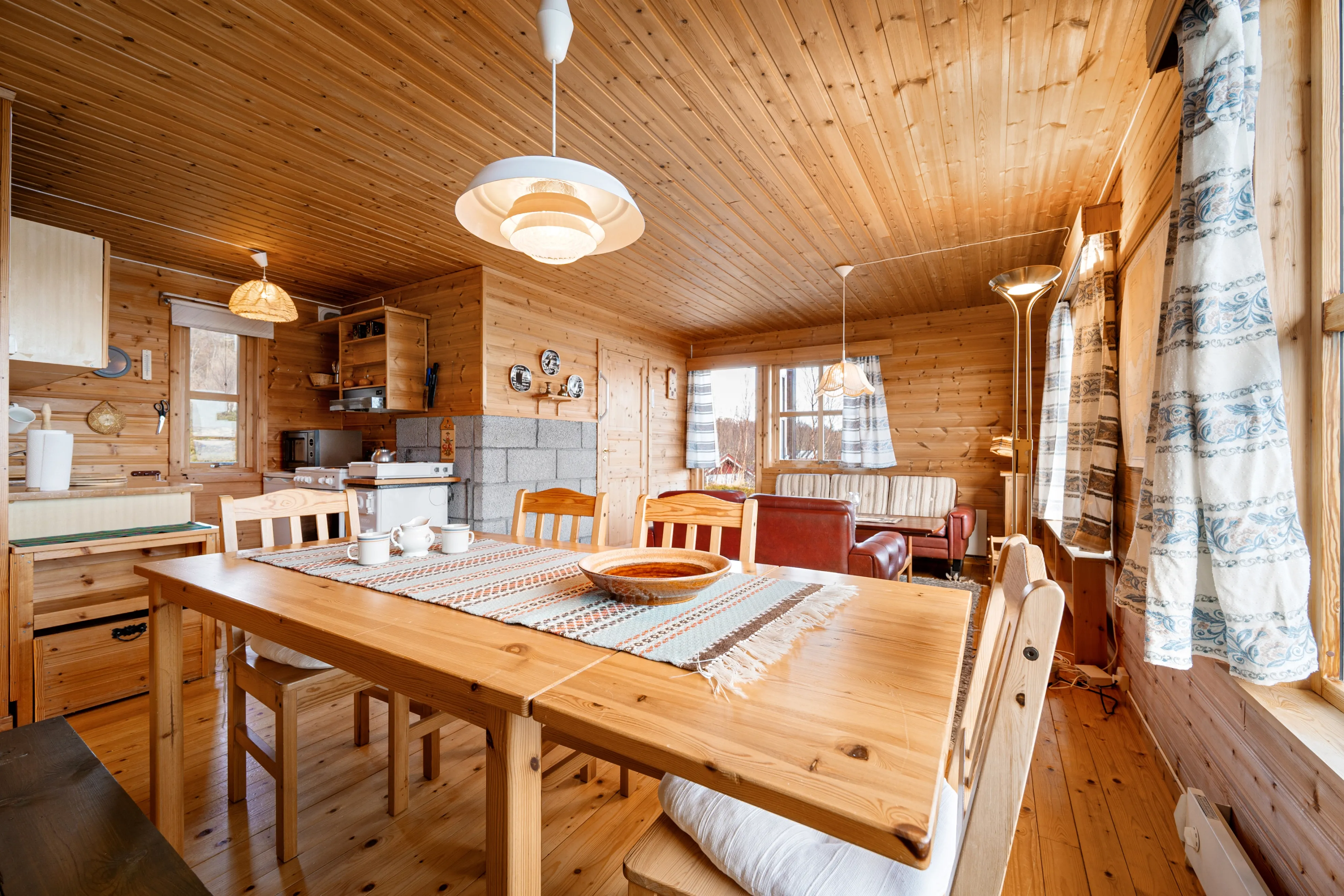 1990 Norway Retreat: 3-Bed Country House with Private Shore in Tovik - View image 11 of 38