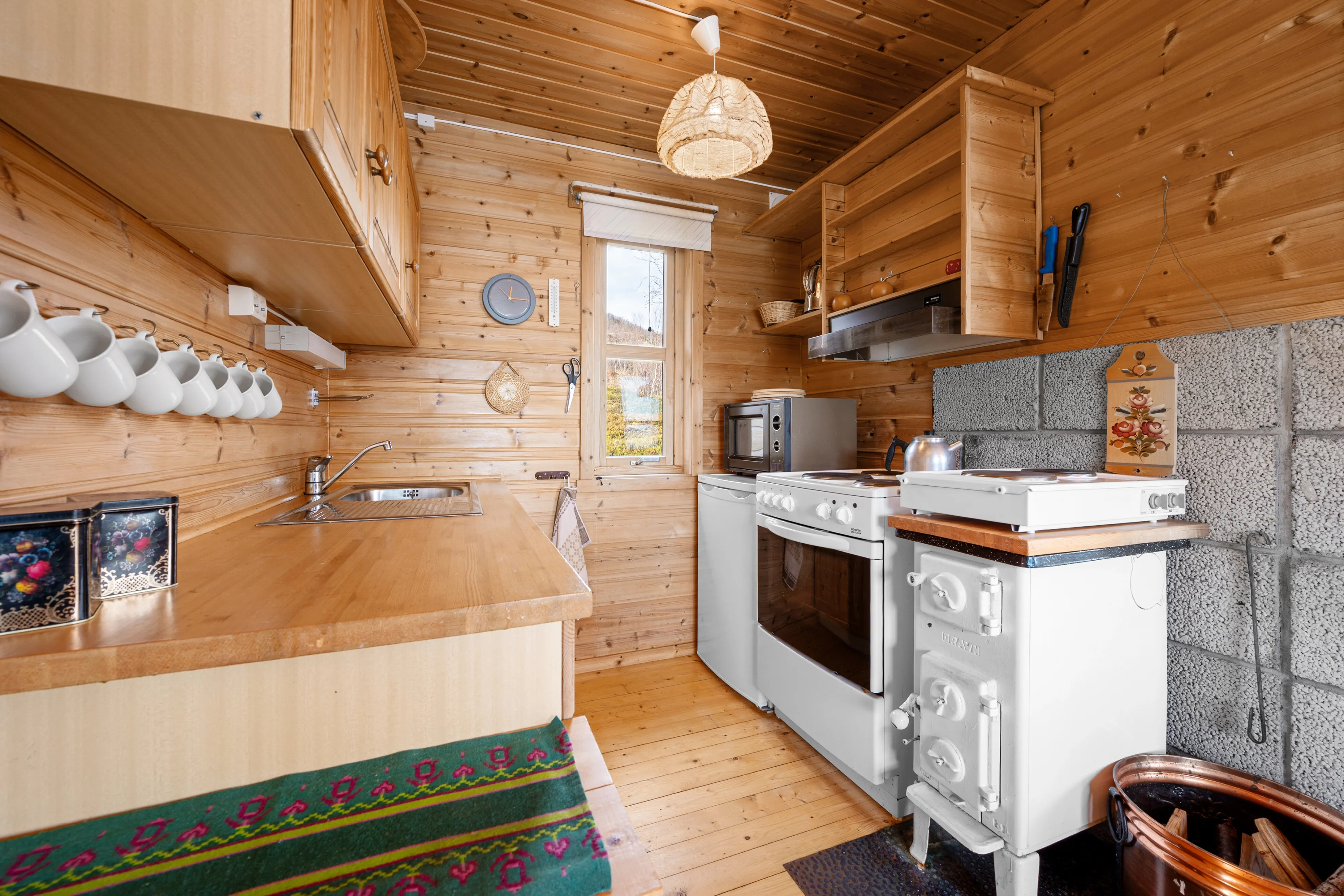 1990 Norway Retreat: 3-Bed Country House with Private Shore in Tovik - View image 12 of 38