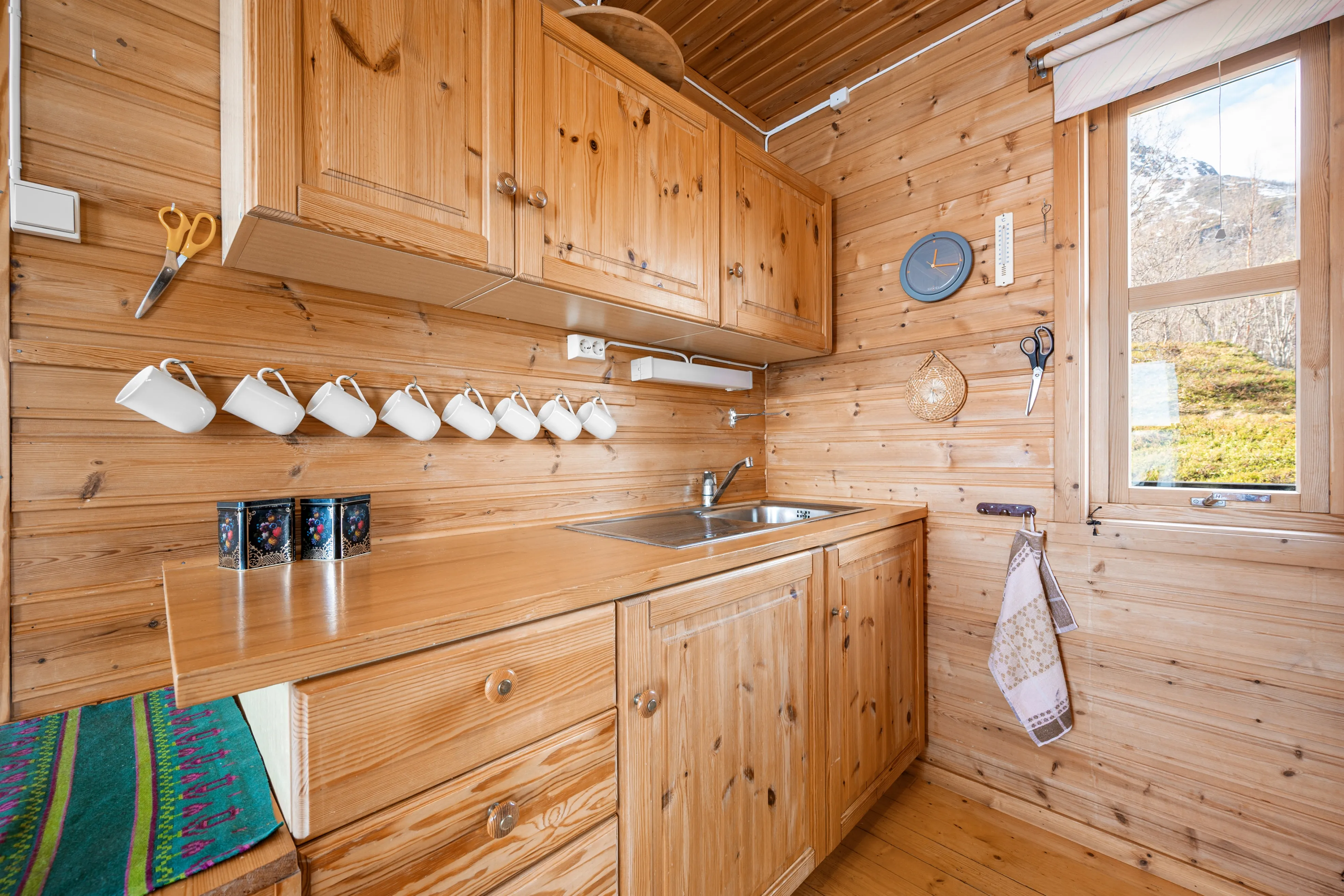 1990 Norway Retreat: 3-Bed Country House with Private Shore in Tovik - View image 15 of 38