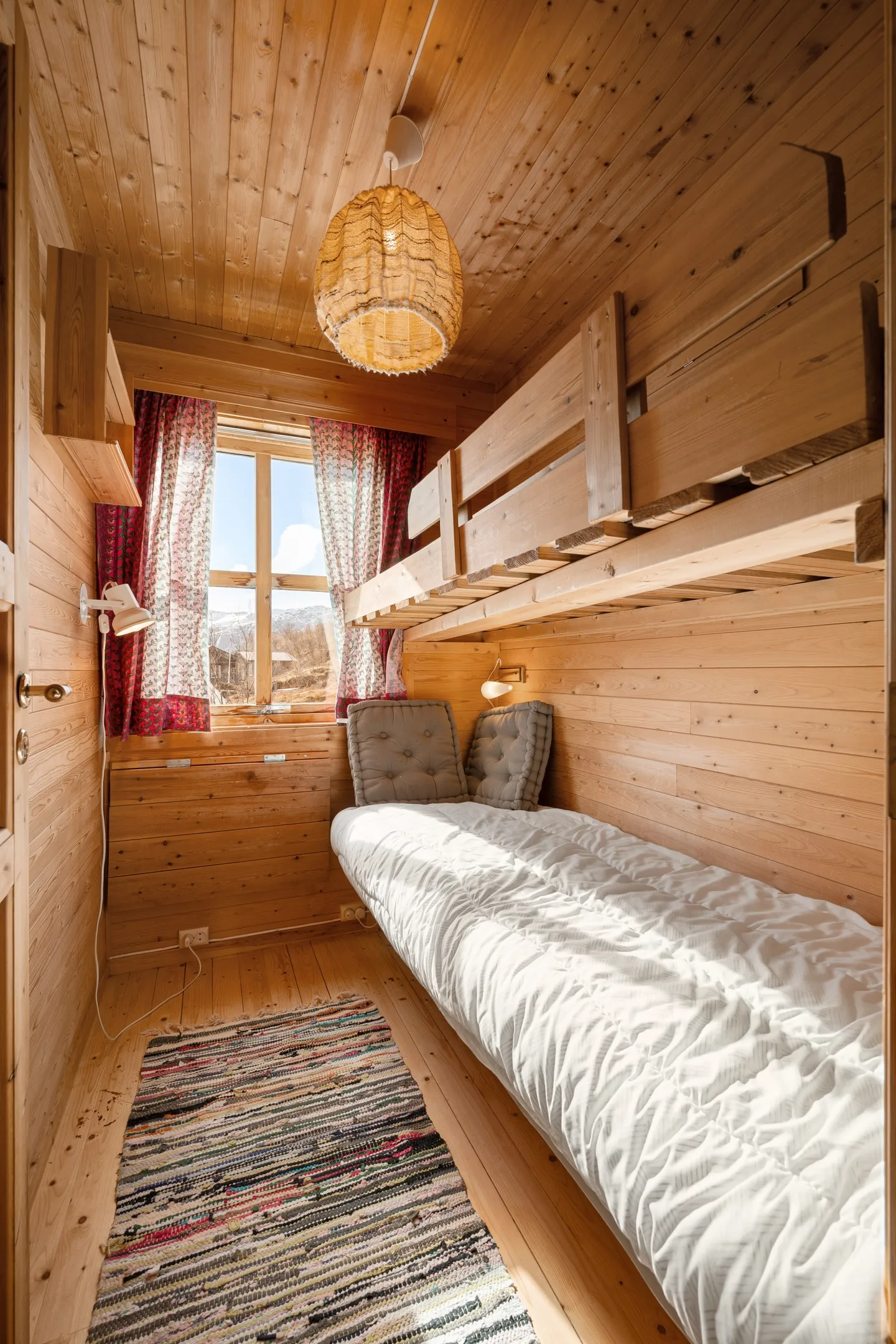 1990 Norway Retreat: 3-Bed Country House with Private Shore in Tovik - View image 18 of 38