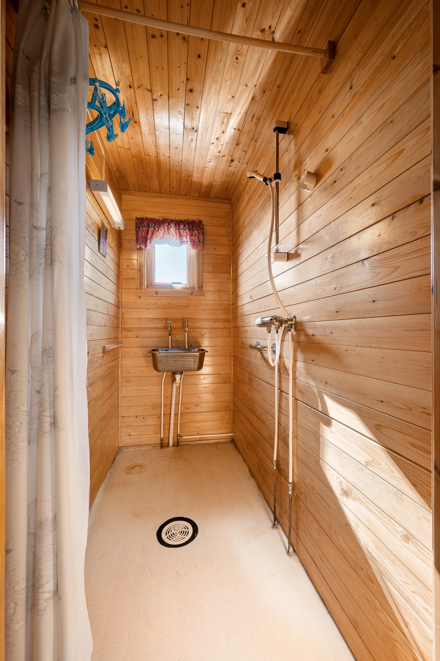1990 Norway Retreat: 3-Bed Country House with Private Shore in Tovik - View image 21 of 38