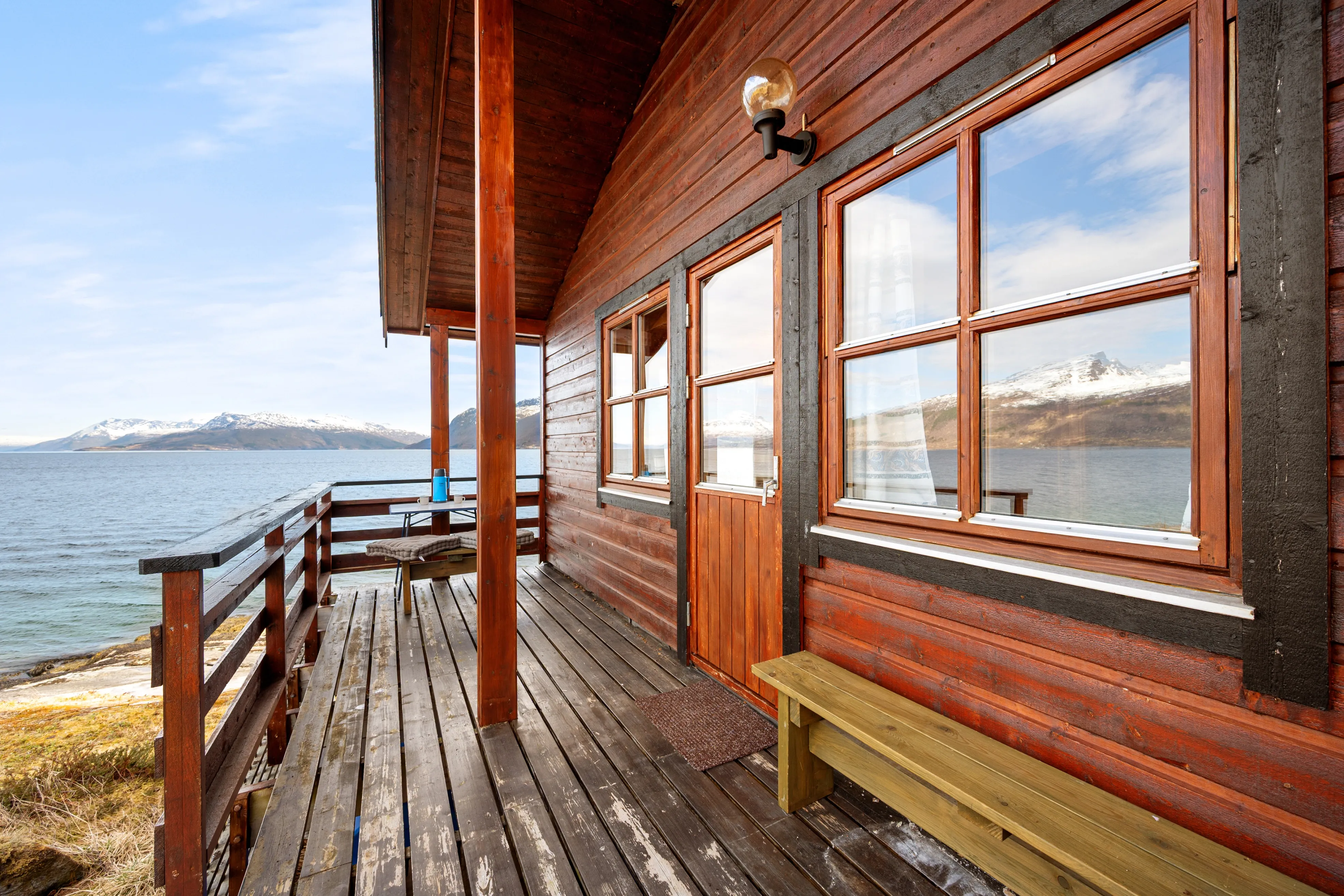 1990 Norway Retreat: 3-Bed Country House with Private Shore in Tovik - View image 27 of 38
