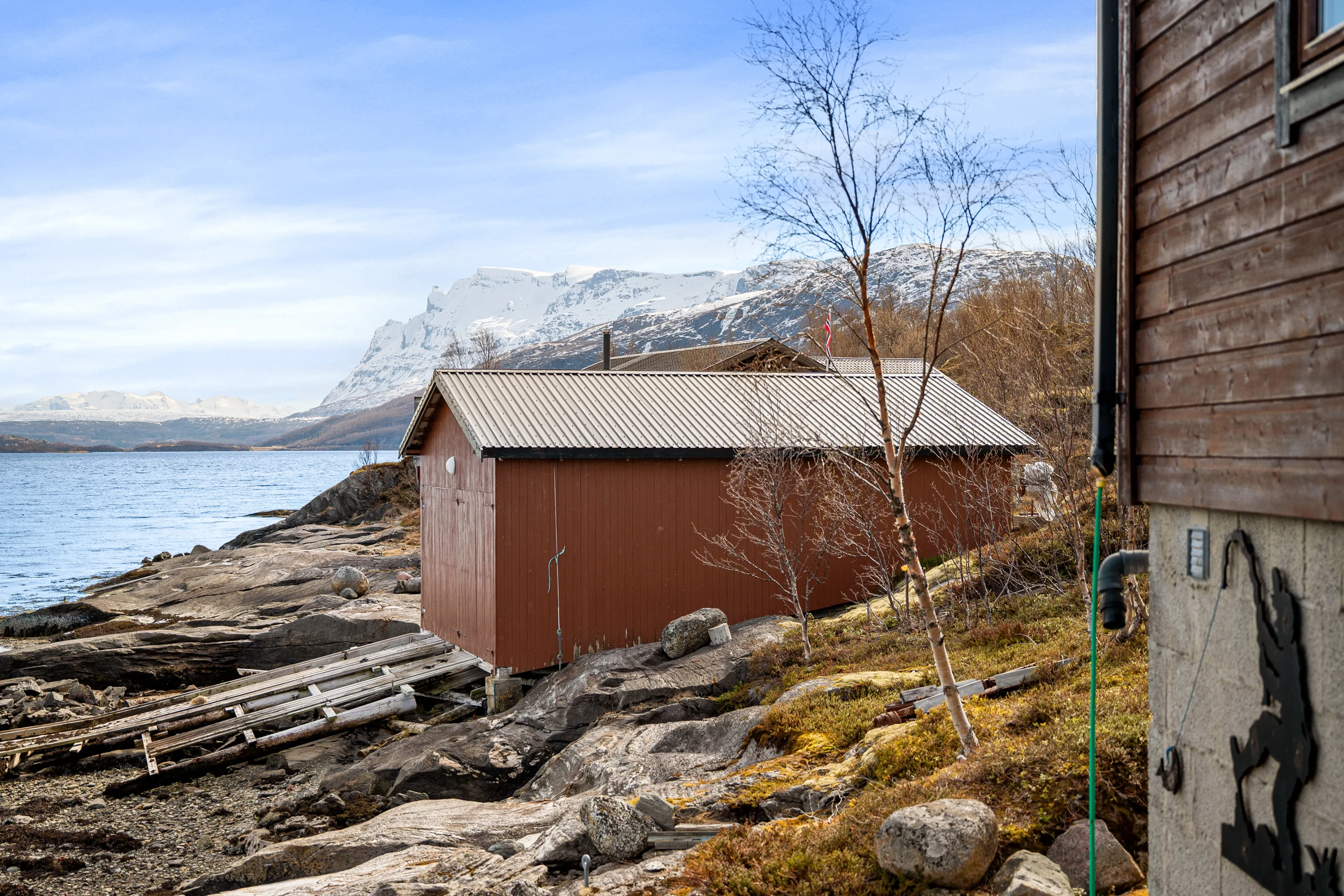 1990 Norway Retreat: 3-Bed Country House with Private Shore in Tovik - View image 32 of 38