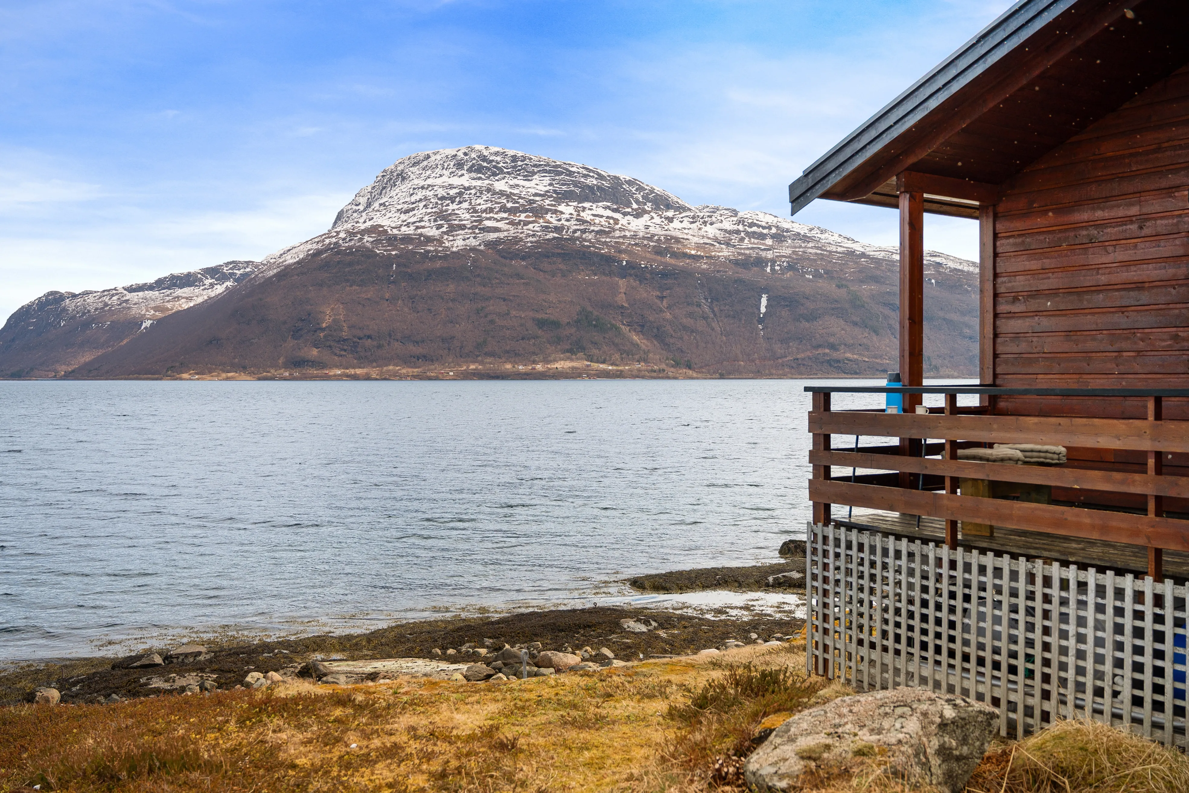 1990 Norway Retreat: 3-Bed Country House with Private Shore in Tovik - View image 34 of 38