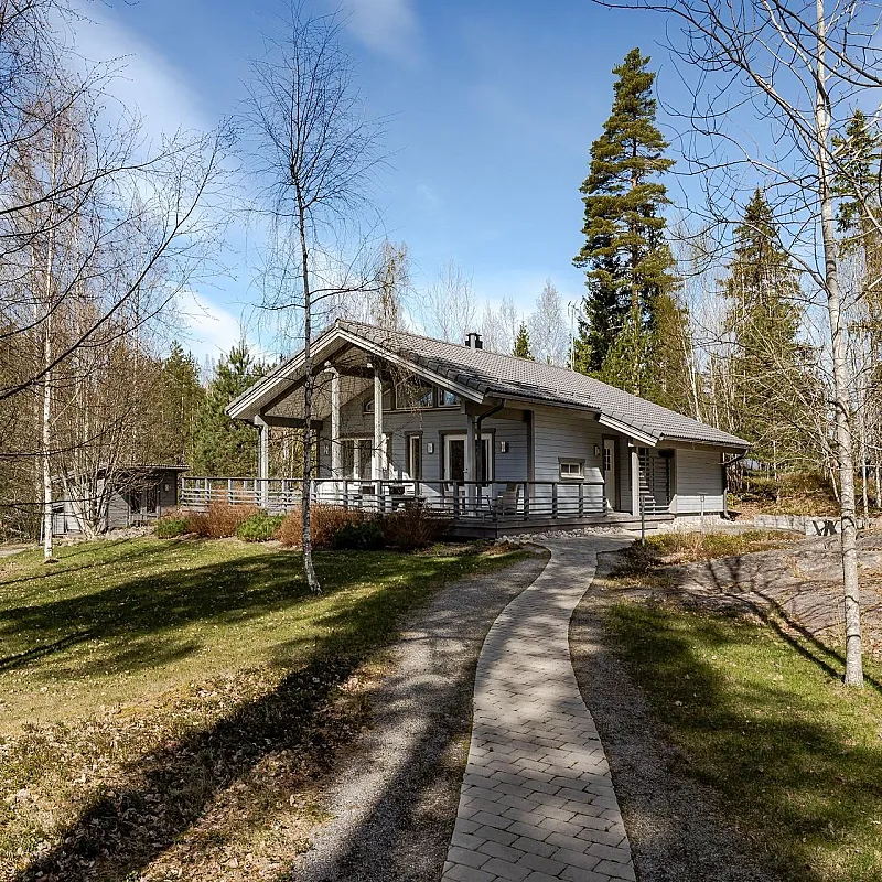 Contemporary 3-Bedroom Country House with Expansive Garden in Mustio, Finland